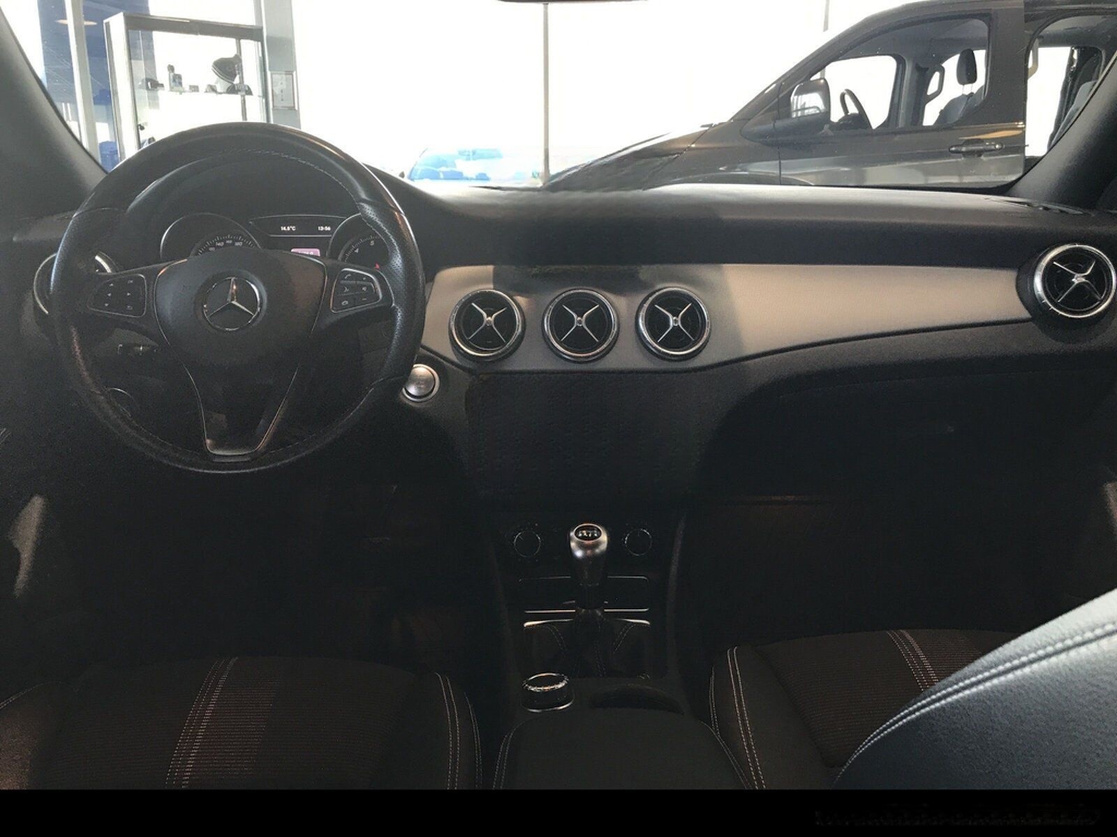Mercedes-Benz CLA 200 Shooting Brake Urban AHK/LED/Navi/Klima foto 8