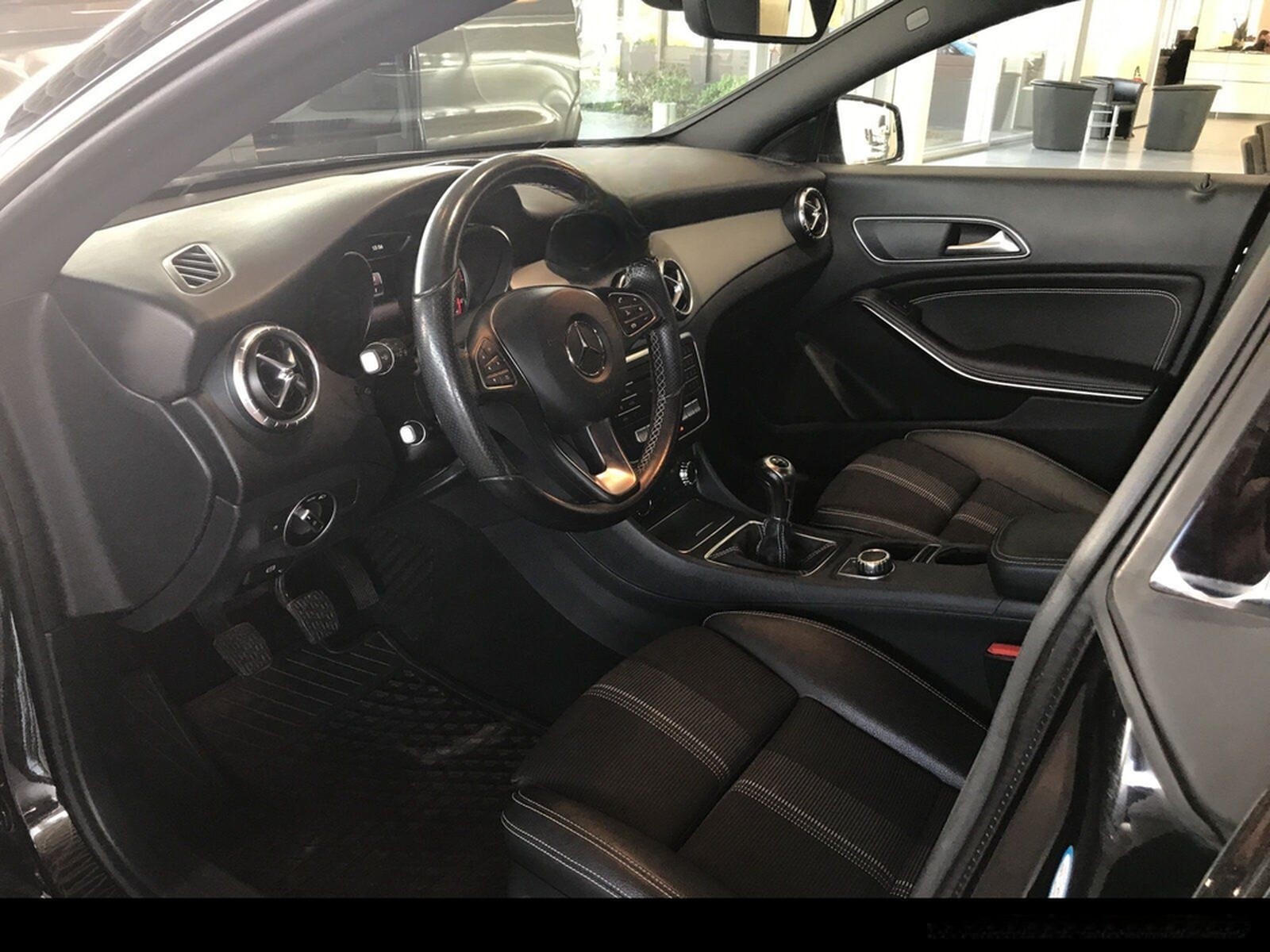 Mercedes-Benz CLA 200 Shooting Brake Urban AHK/LED/Navi/Klima foto 9