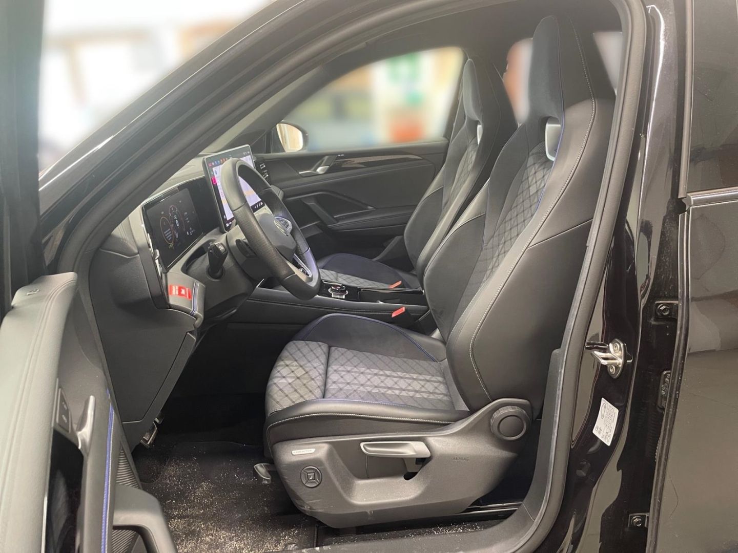 Volkswagen Tiguan 4M R-Line BLACK STYLE MATRIX AHKHEAD NAVI foto 7