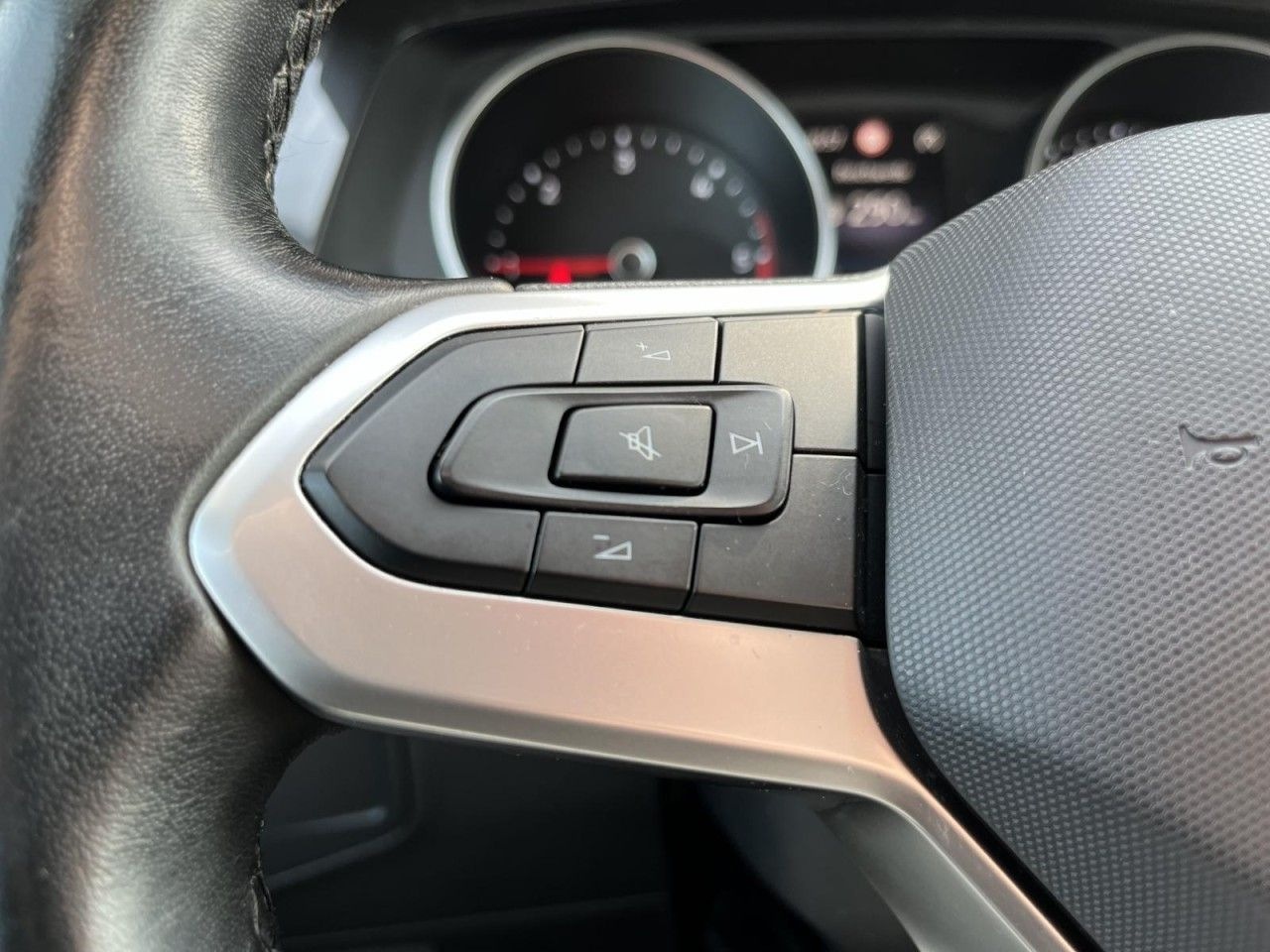 Volkswagen Tiguan 2,0 TDI (LED+Navi+DAB+) Klima Navi foto 17