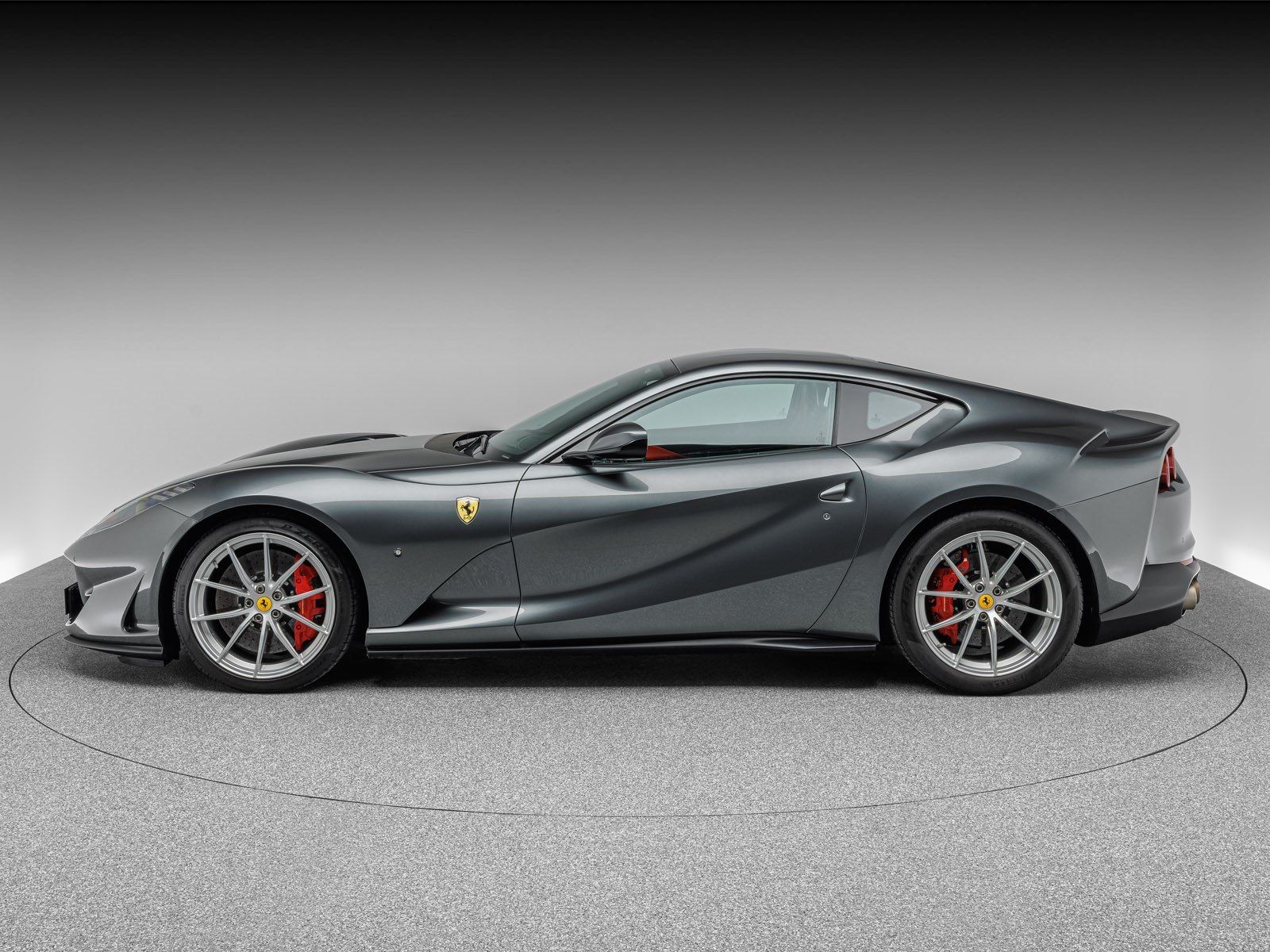 Ferrari 812 Superfast foto 2