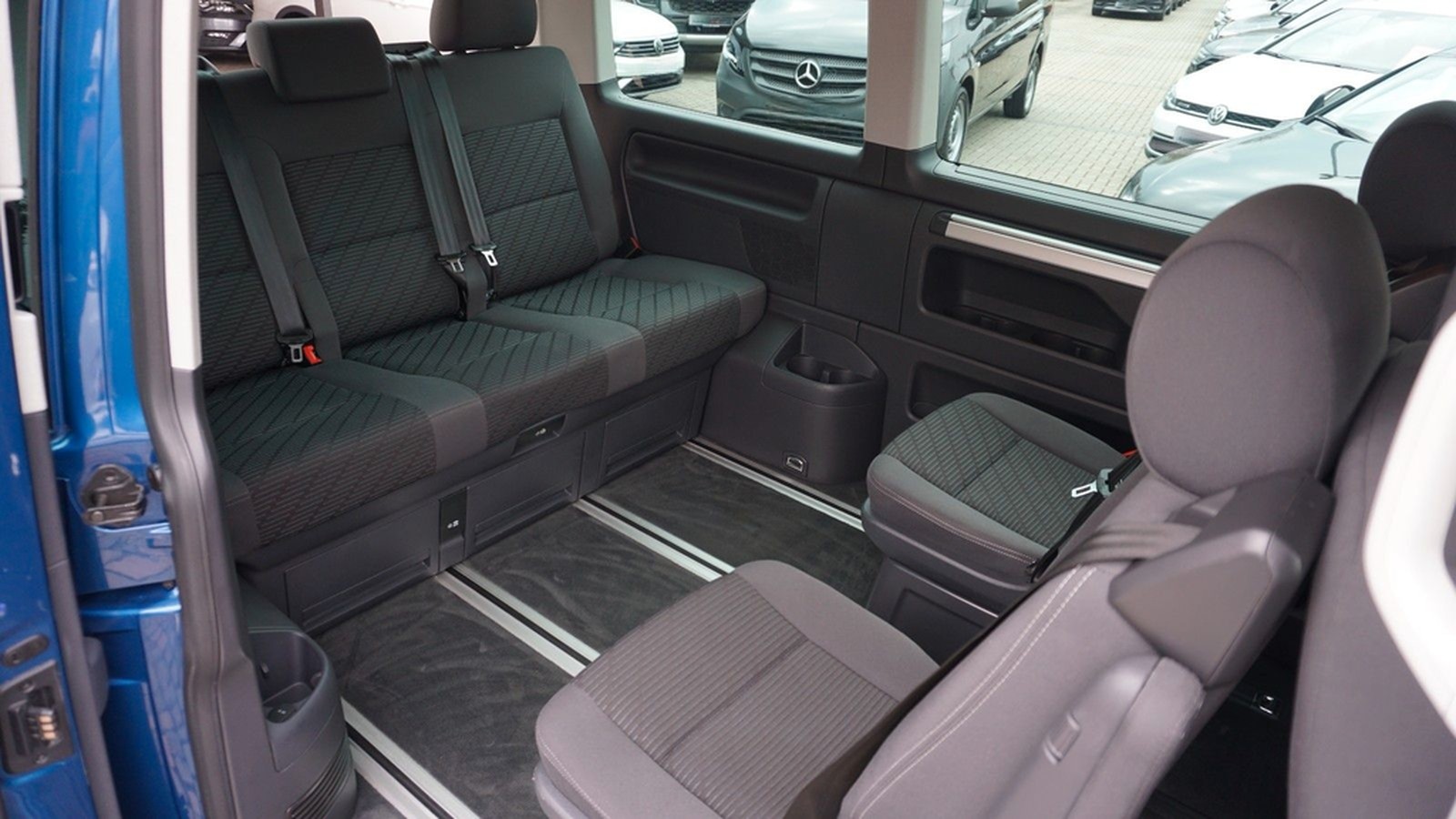 Volkswagen T5 2.0 TDI Bus Multivan *7 Sitze*AHK*SHZ*PDC* foto 12