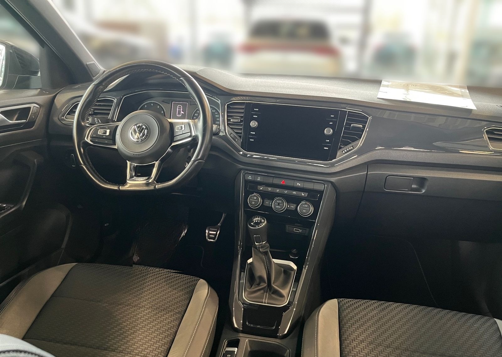 Volkswagen T-Roc 1.5 TSI R Line+Navi+LED+SHZ+Spiegel Paket foto 9