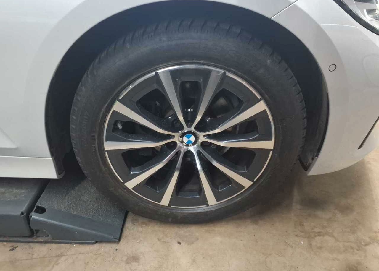 BMW 318d Touring Aut. Advantage Navi SHZ LED foto 16