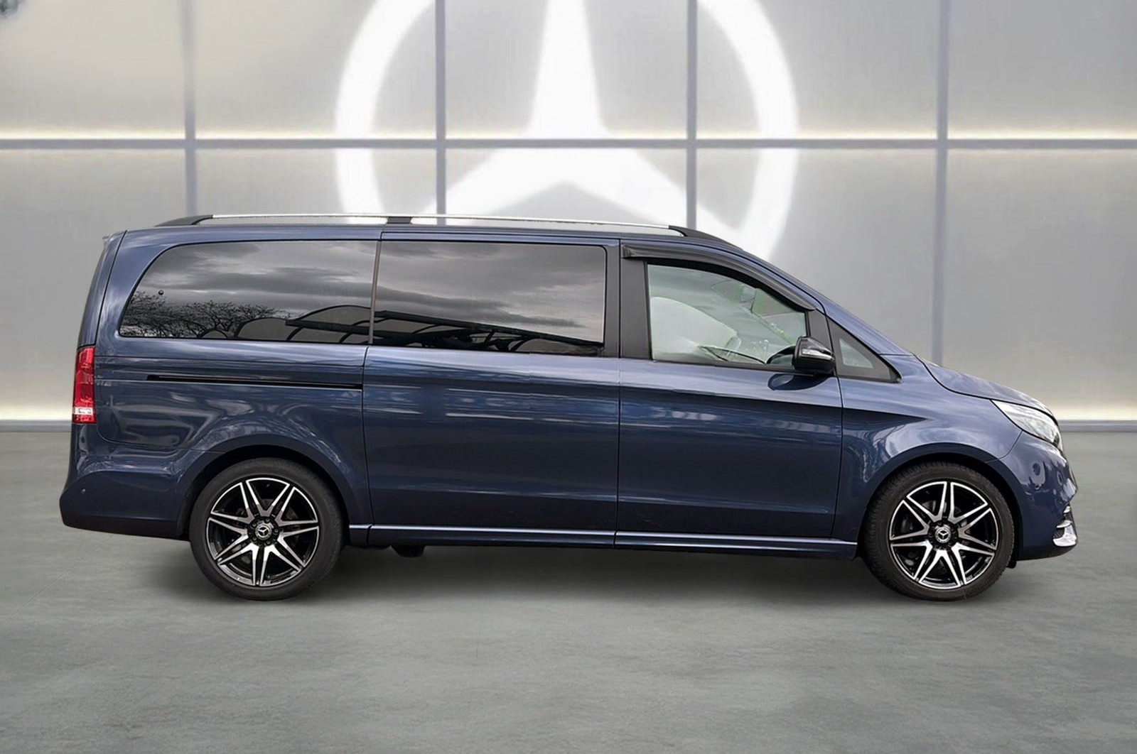 Mercedes-Benz V 300 d L Edition 2023 AMG NIGHT AIRMATIC DSC foto 11