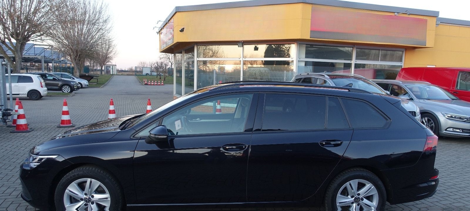Volkswagen Golf VIII Variant*LED*ACC*Navi*AppleCar*PDC*AZV foto 8