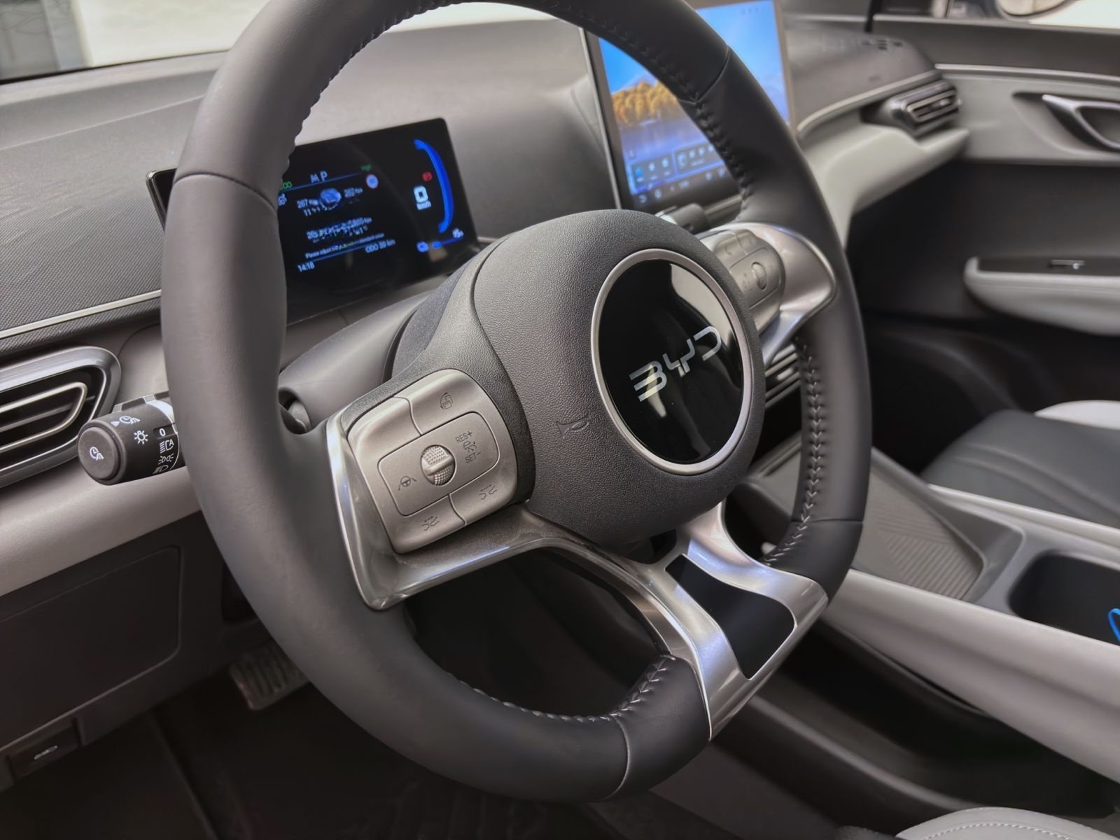 BYD DOLPHIN SURF BOOST NAVI KLIMA LM16 KAMERA PDC foto 18