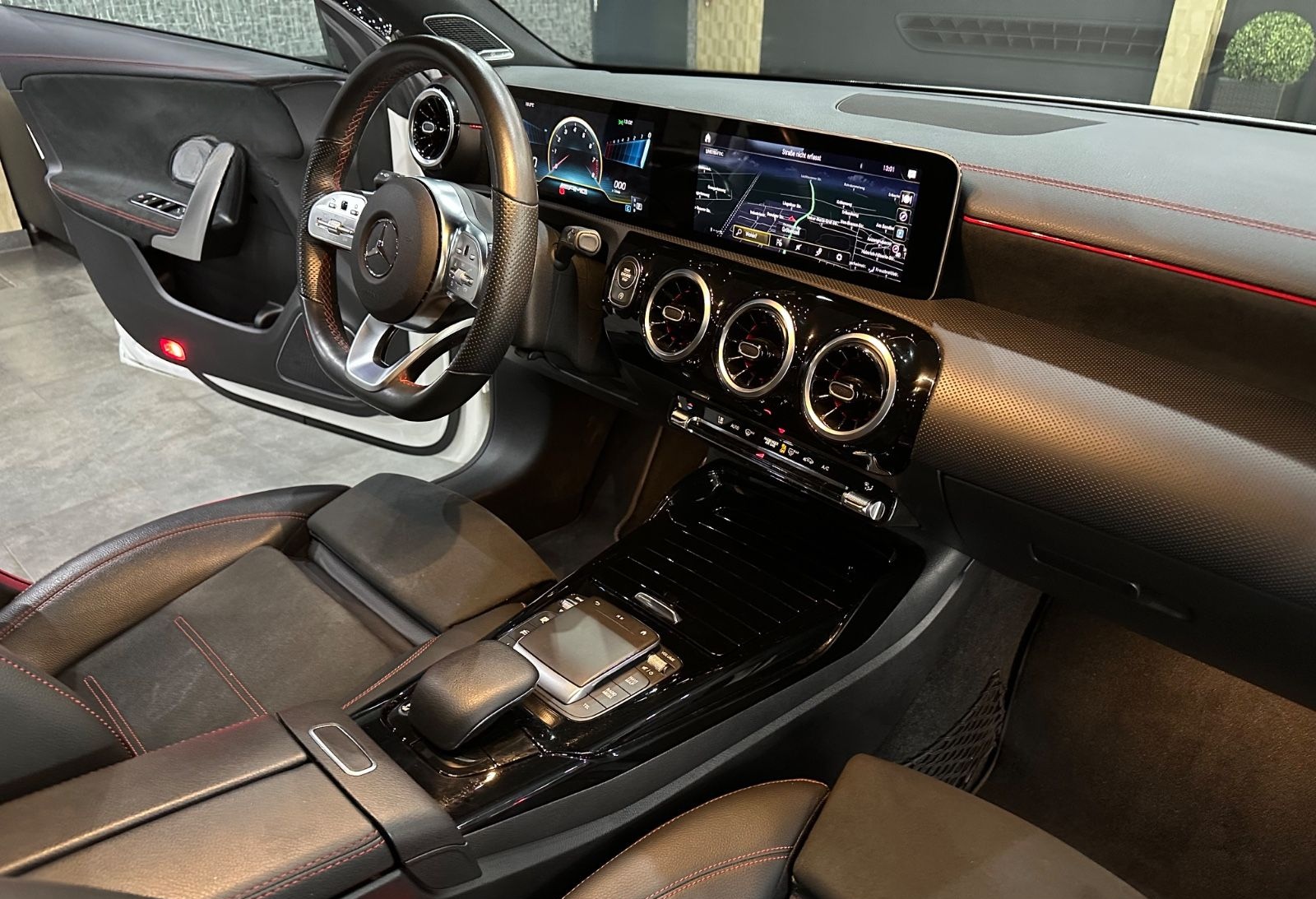 Mercedes-Benz CLA 45 AMG 4Matic+ / MBUX / Burmester / PANORAMA foto 14