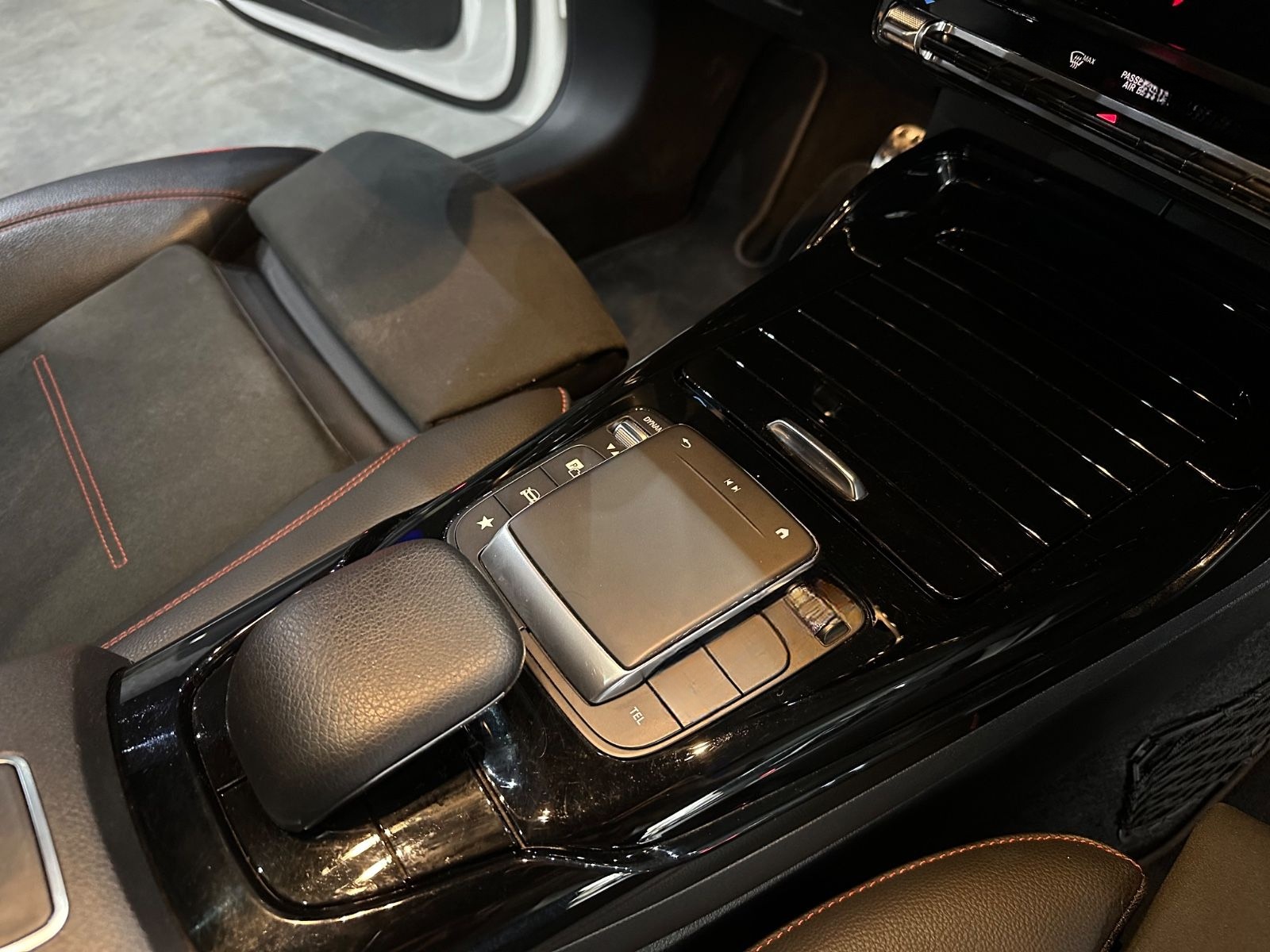 Mercedes-Benz CLA 45 AMG 4Matic+ / MBUX / Burmester / PANORAMA foto 15