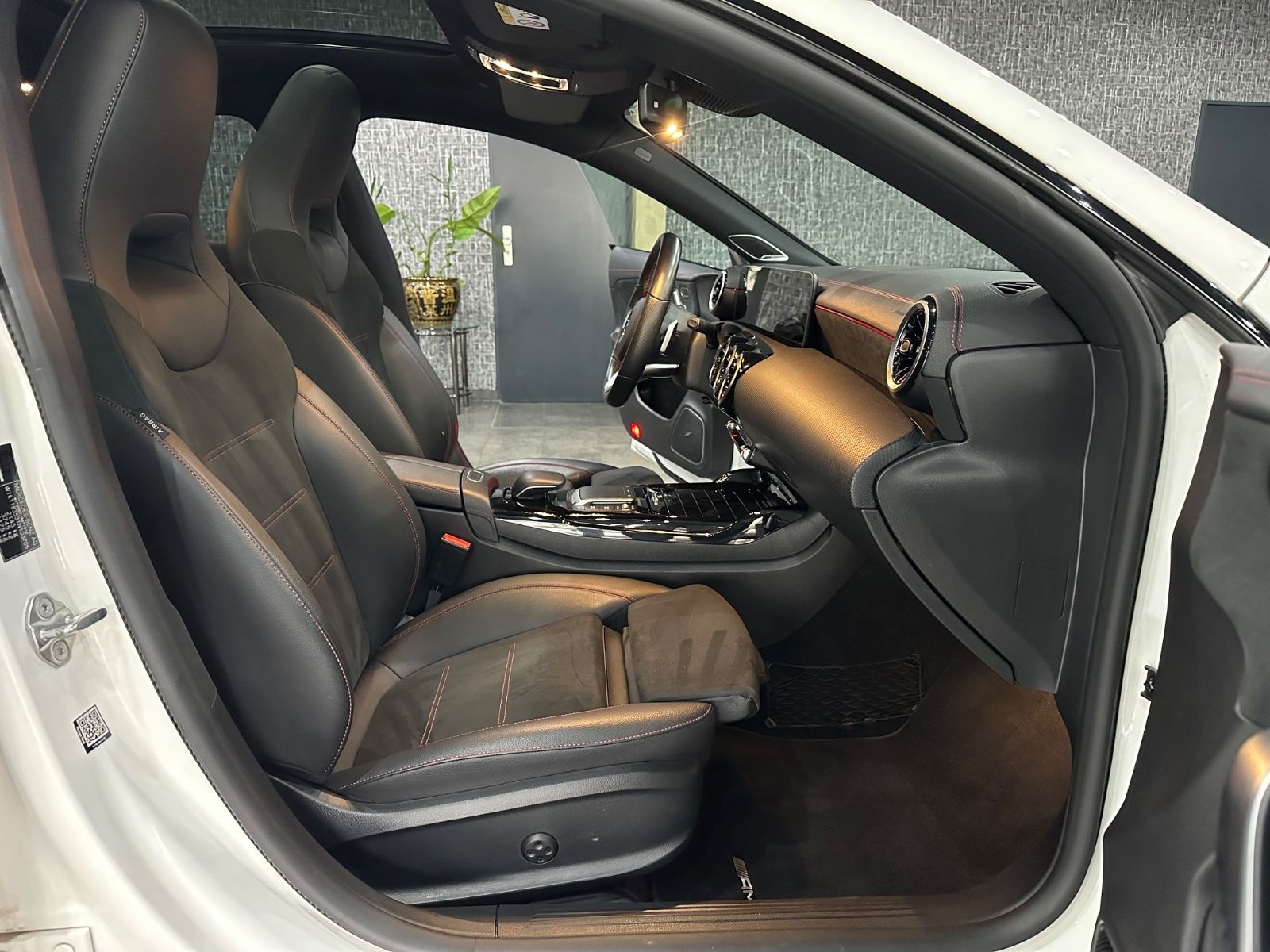 Mercedes-Benz CLA 45 AMG 4Matic+ / MBUX / Burmester / PANORAMA foto 7