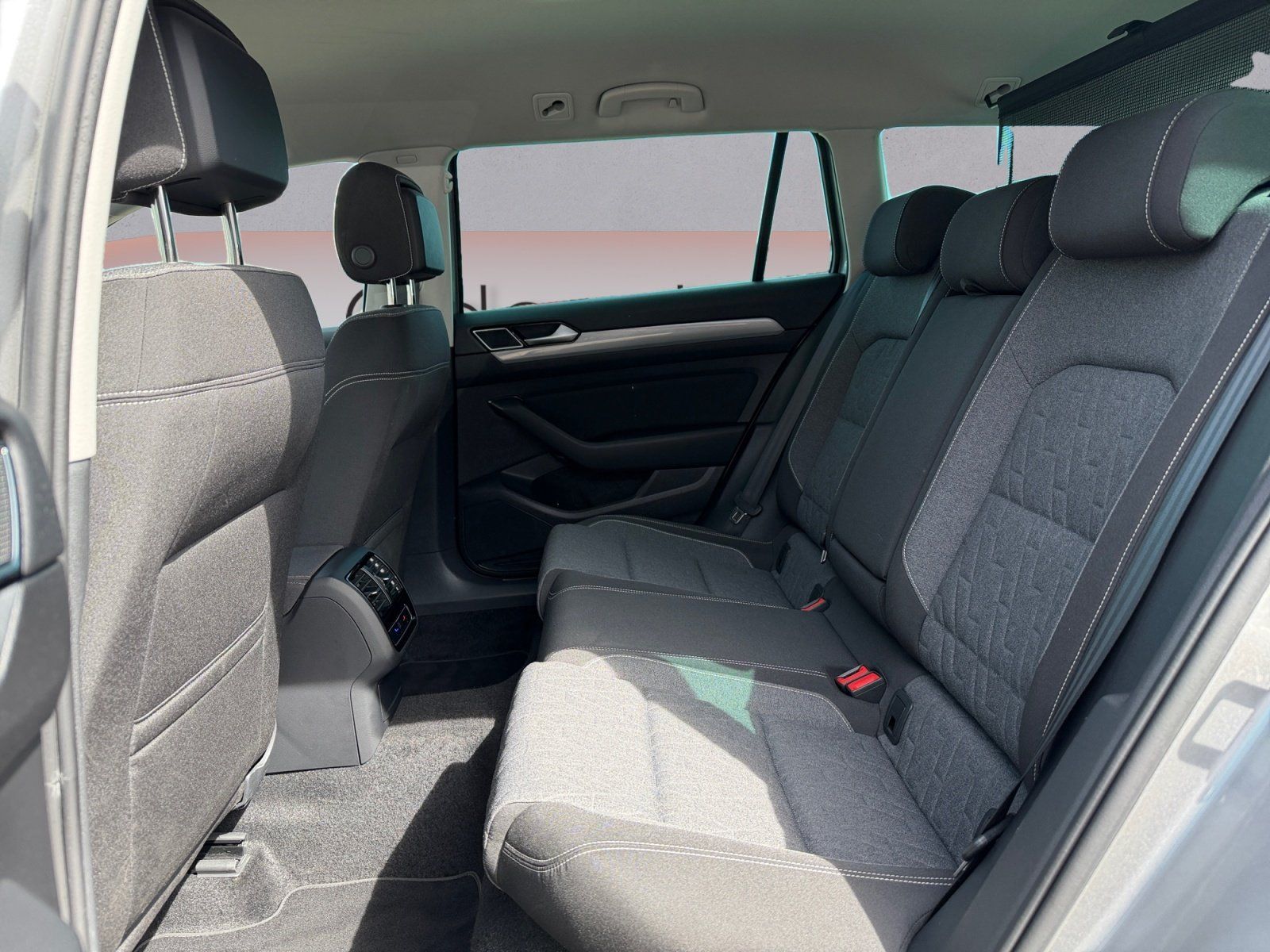 Volkswagen Passat Variant Business 1.5 TSI OPF DSG NAVI / R foto 13