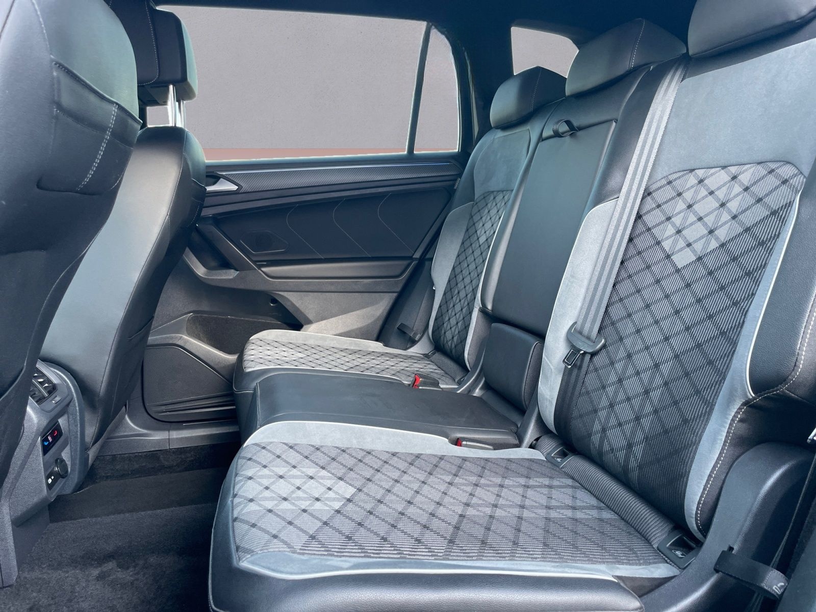 Volkswagen Tiguan Allspace R-Line 2.0 TSI OPF 4MOTION DSG H foto 13