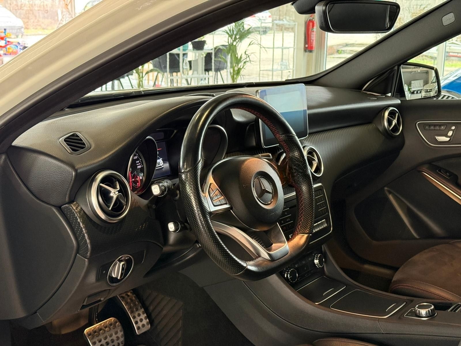 Mercedes-Benz A220 4Matic AMG LINE LED PANO H&K A45 OPTIK foto 11