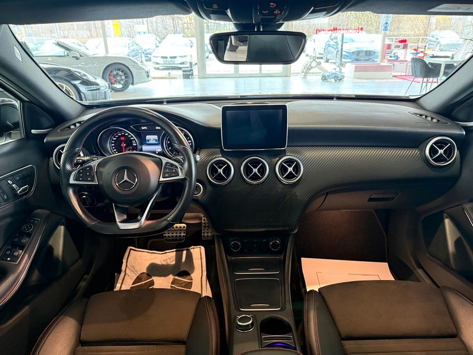 Mercedes-Benz A220 4Matic AMG LINE LED PANO H&K A45 OPTIK foto 13