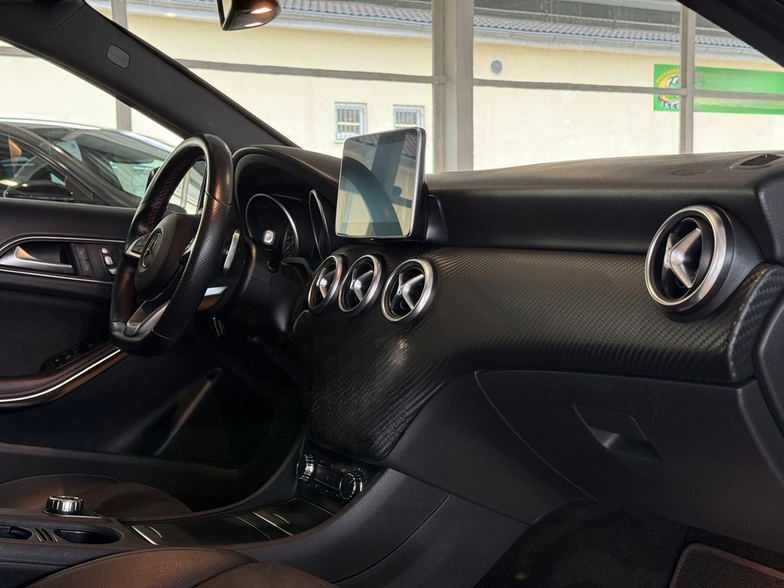 Mercedes-Benz A220 4Matic AMG LINE LED PANO H&K A45 OPTIK foto 15