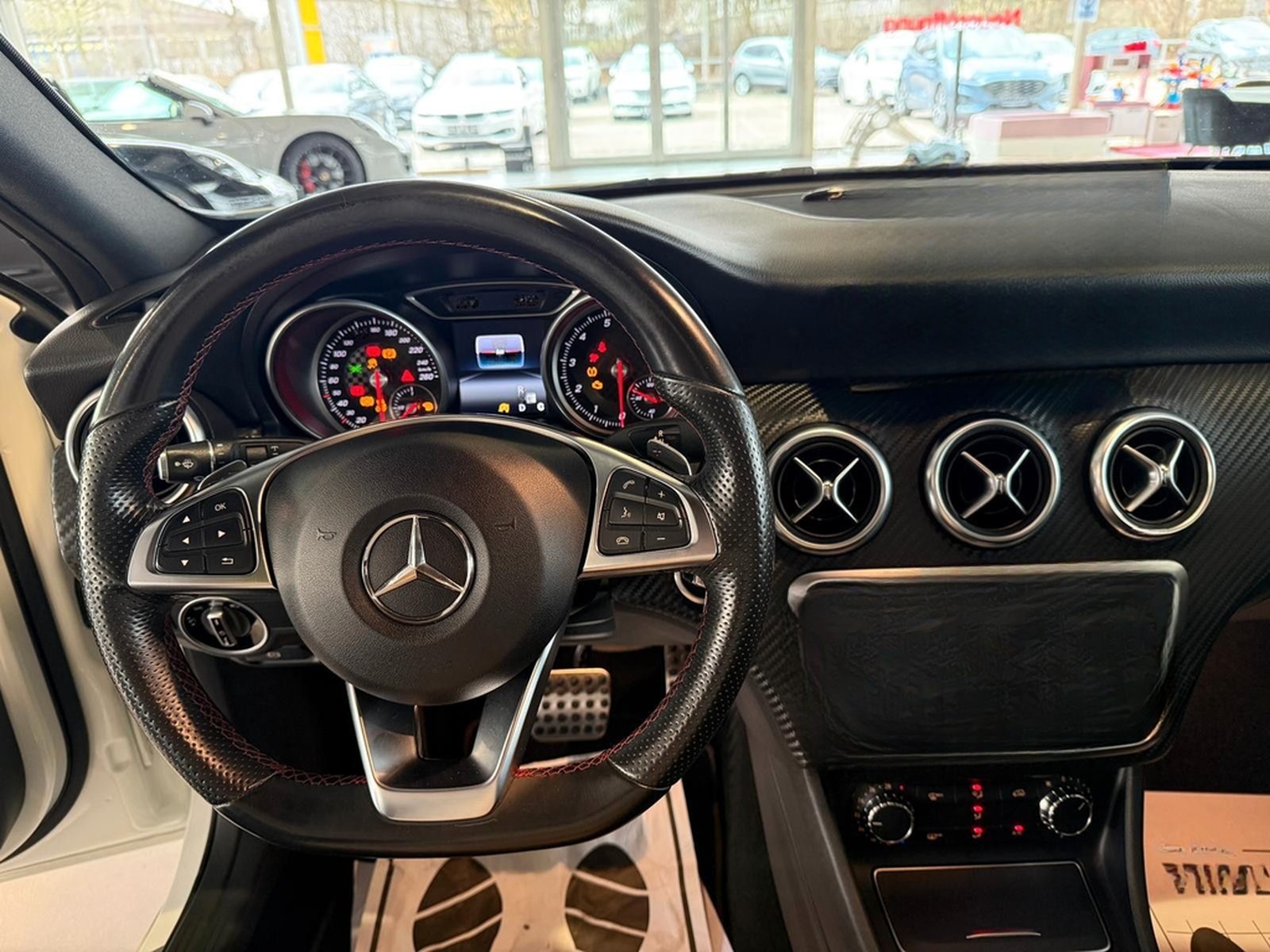 Mercedes-Benz A220 4Matic AMG LINE LED PANO H&K A45 OPTIK foto 16