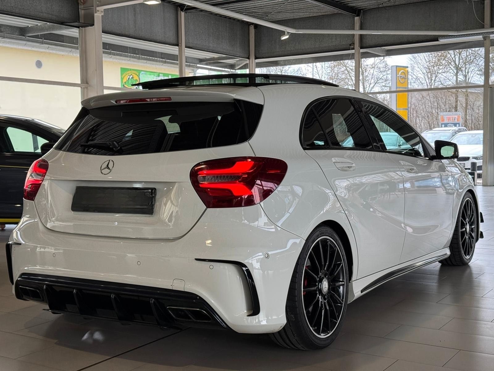 Mercedes-Benz A220 4Matic AMG LINE LED PANO H&K A45 OPTIK foto 5