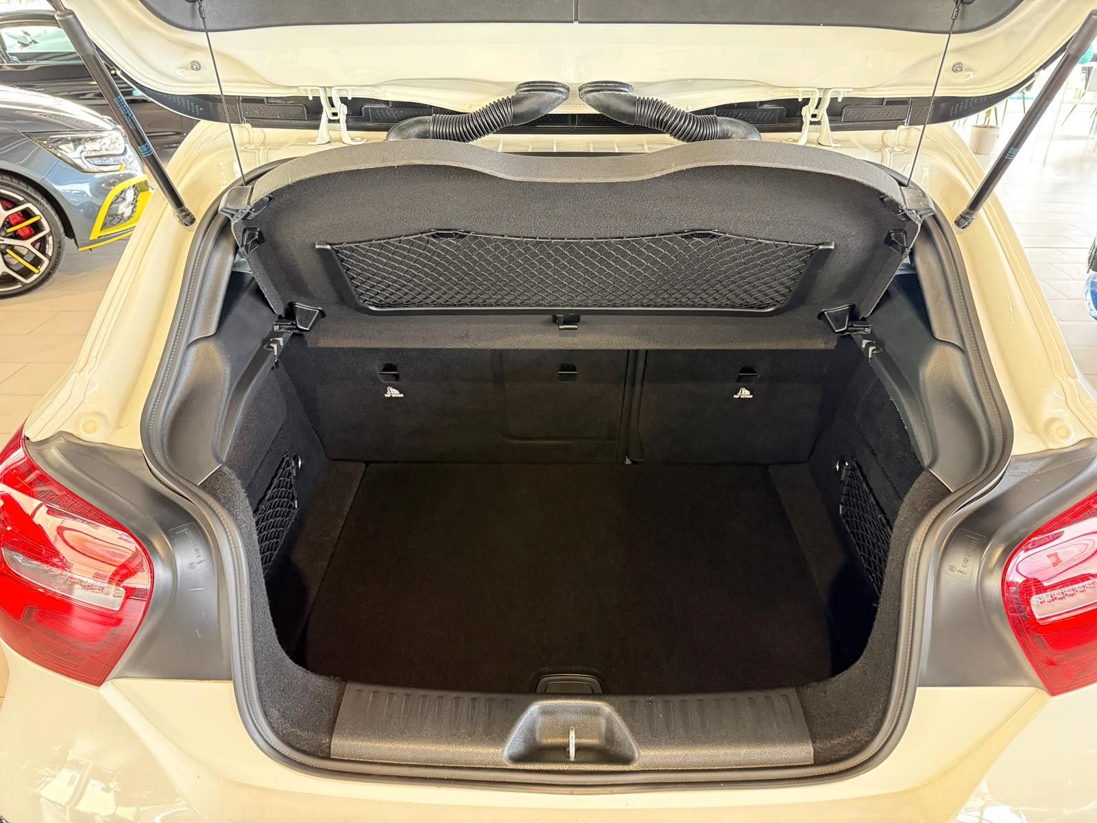 Mercedes-Benz A220 4Matic AMG LINE LED PANO H&K A45 OPTIK foto 7