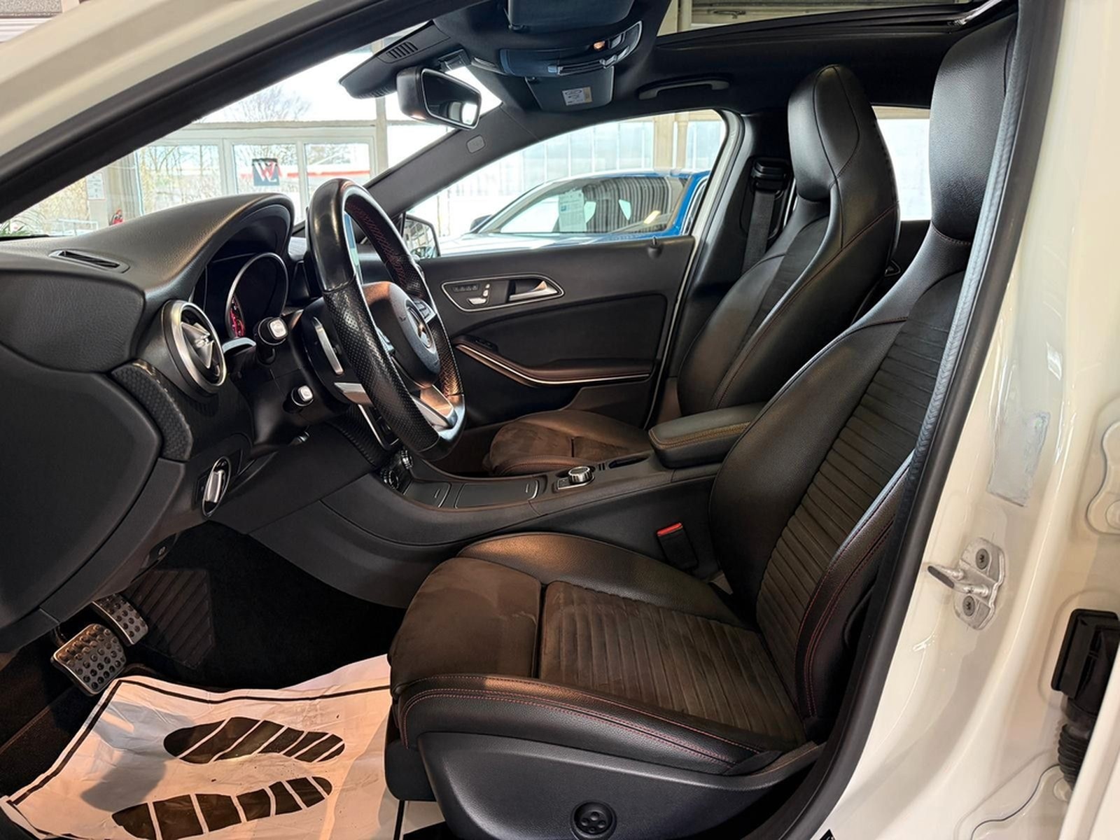 Mercedes-Benz A220 4Matic AMG LINE LED PANO H&K A45 OPTIK foto 10