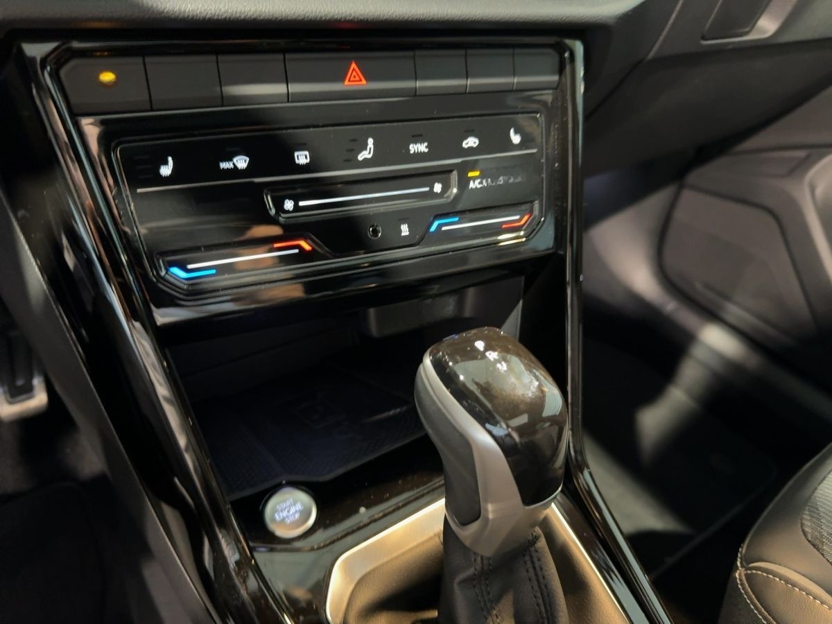 Volkswagen T-Roc R-Line 1.5 l TSI DSG foto 15