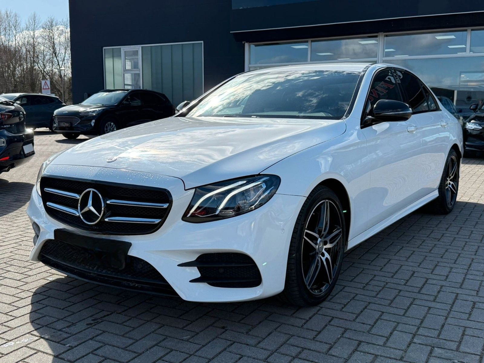 Mercedes-Benz E200 Lim. 9G-TRONIC"AMG-Line"AHK*AMBIENTE*KAMERA foto 4