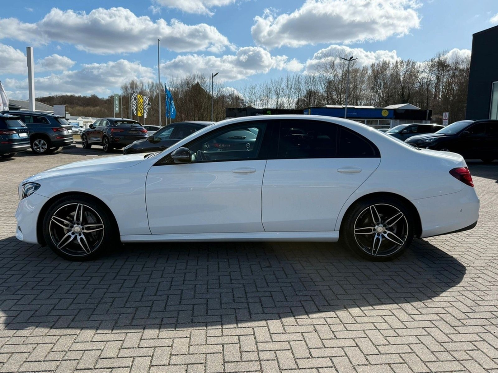 Mercedes-Benz E200 Lim. 9G-TRONIC"AMG-Line"AHK*AMBIENTE*KAMERA foto 5