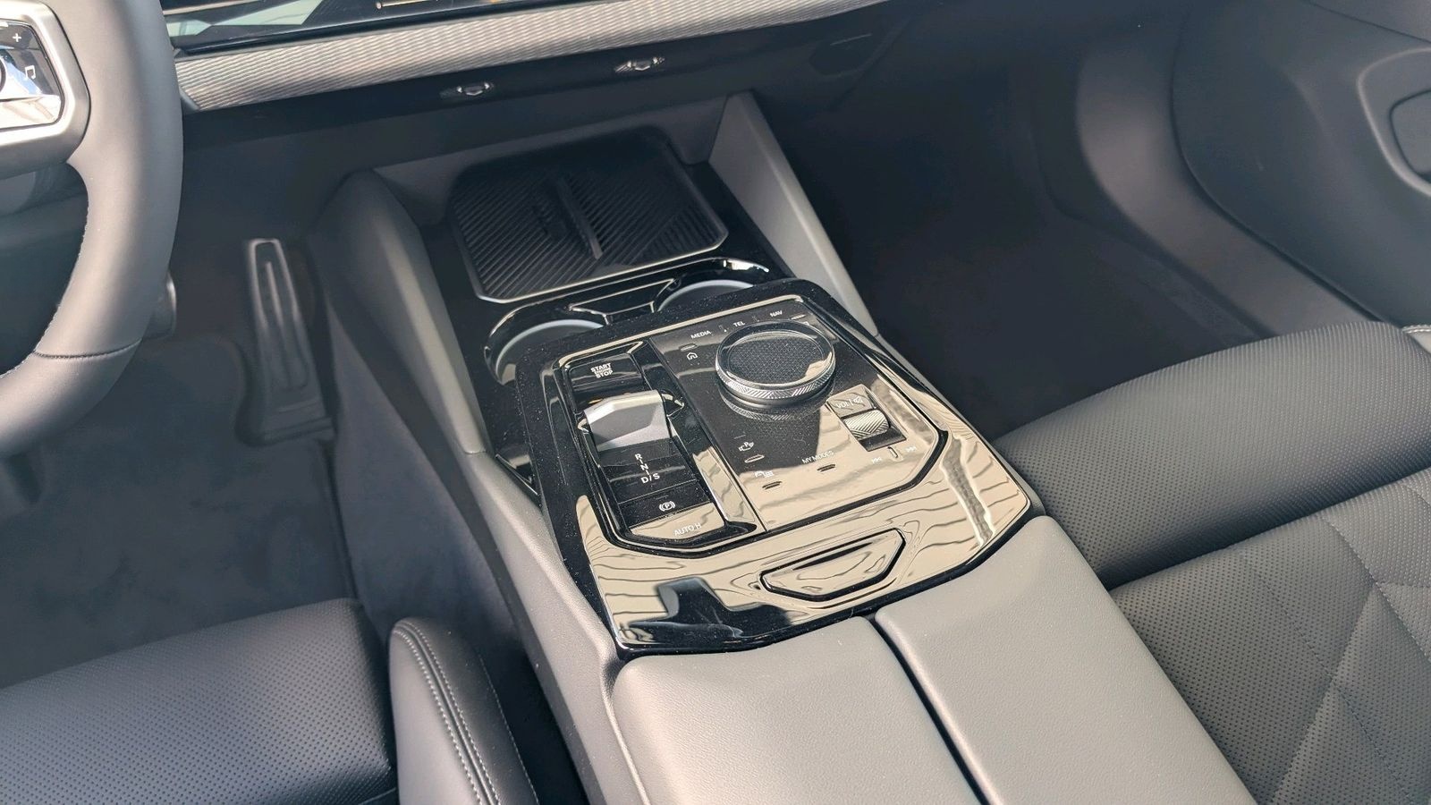 BMW 520d M Sport AHK HeadUp Innovation HarmanKardon foto 9