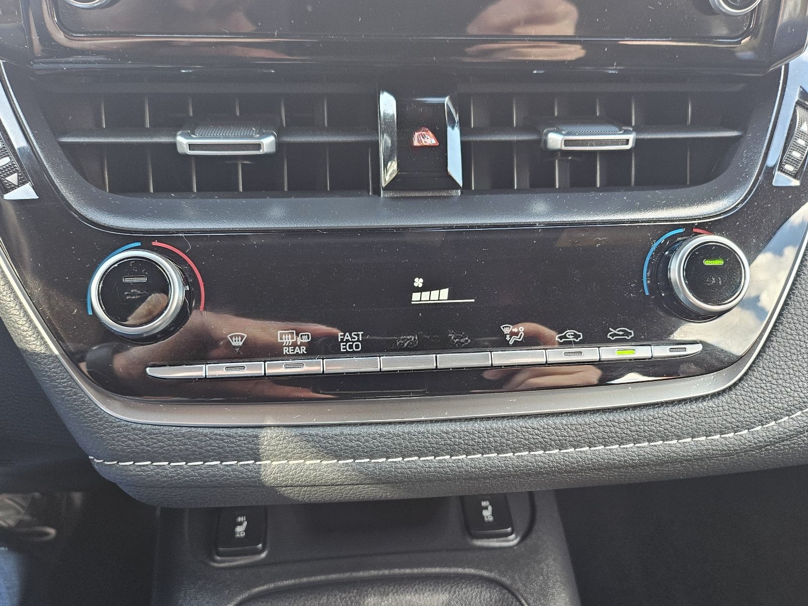 Toyota Corolla Hybrid foto 14