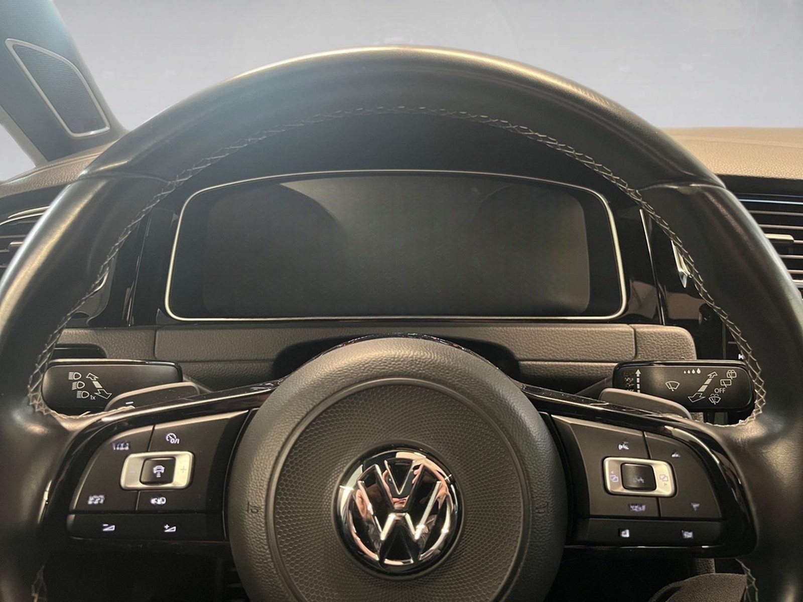Volkswagen Golf VII R 4MOTION DSG+ALU 19+PANO+DYNAUDIO+RÜCK foto 16