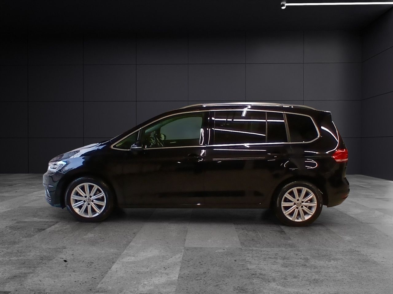 Volkswagen Touran Highline 1.5TSi DSG Navi LED AHK RearView foto 3