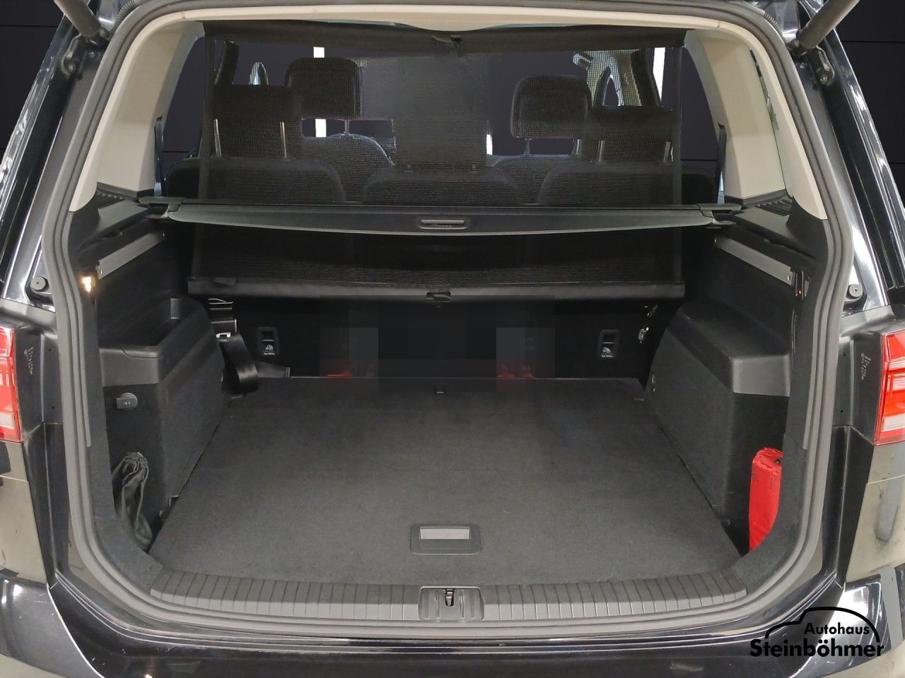 Volkswagen Touran Highline 1.5TSi DSG Navi LED AHK RearView foto 6
