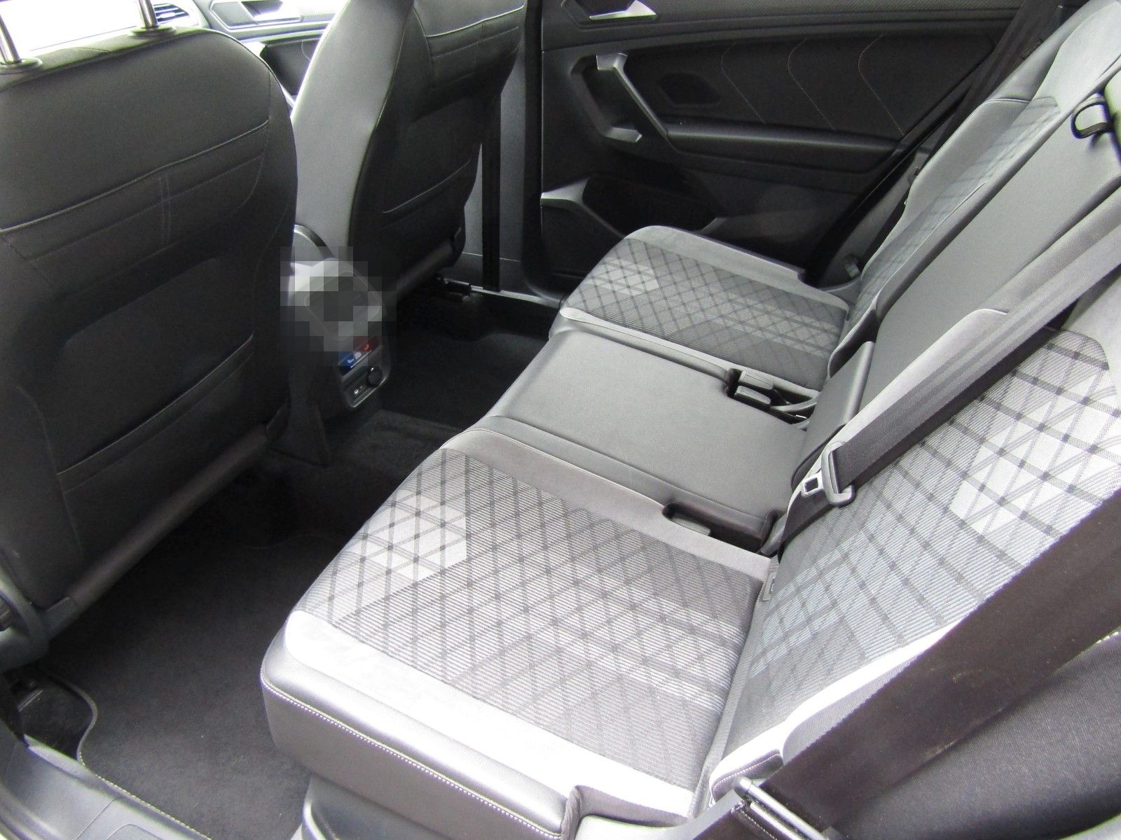 Volkswagen Tiguan Allspace 2.0 TDI R-Line 4Motion DSG+AHK foto 14