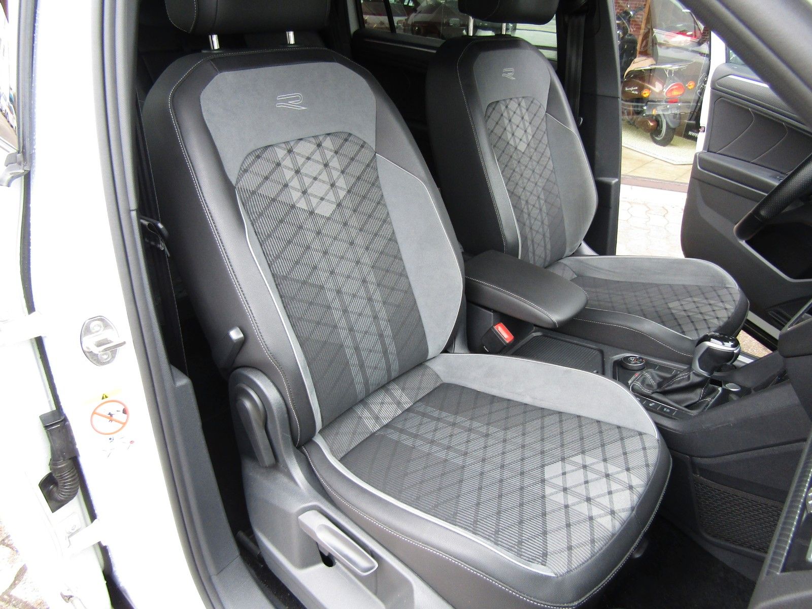 Volkswagen Tiguan Allspace 2.0 TDI R-Line 4Motion DSG+AHK foto 15