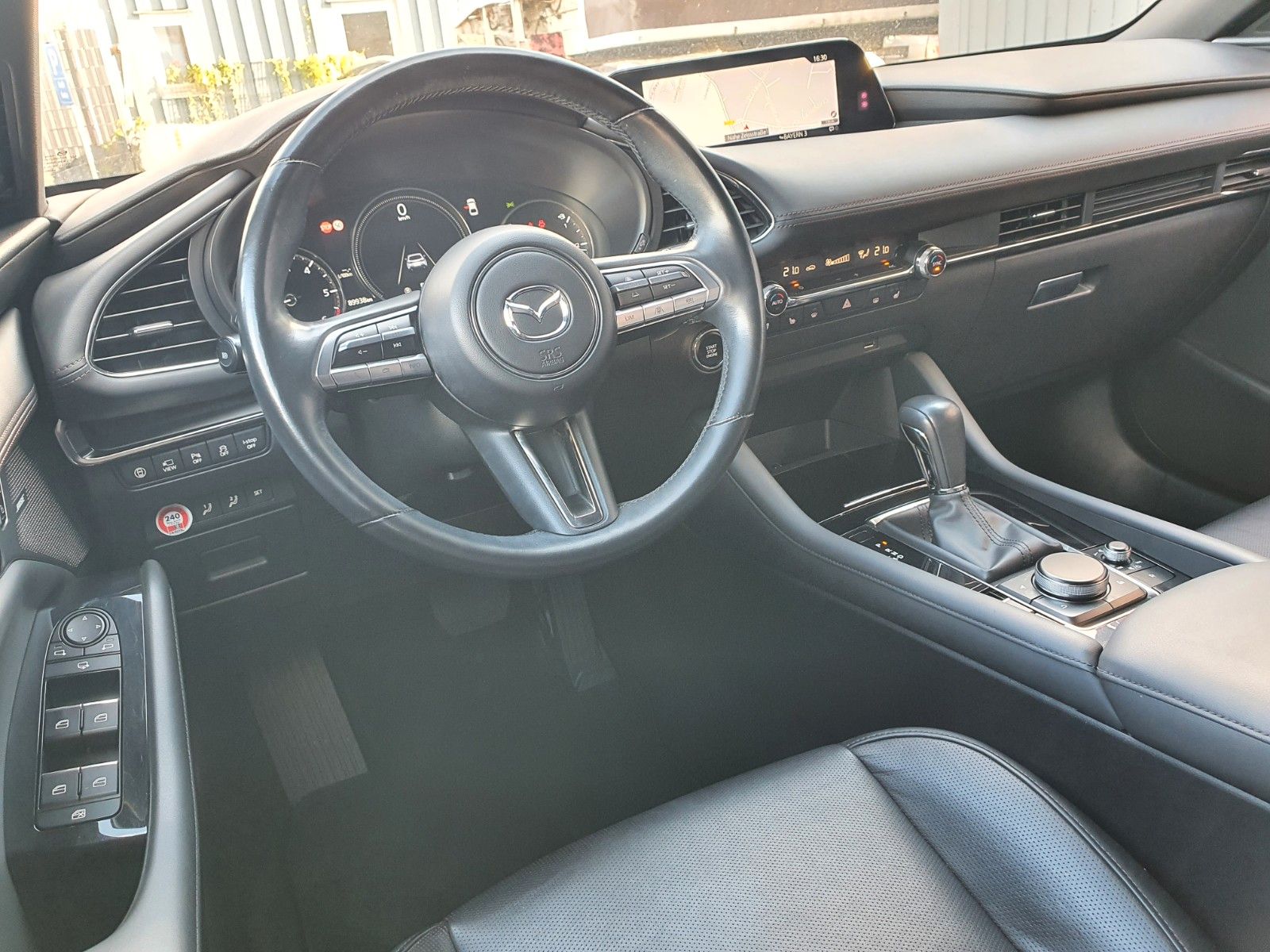 Mazda 3Lim.5trg.Selection.AUTOMATIK.LEDER.NAVI.8fachB. foto 19