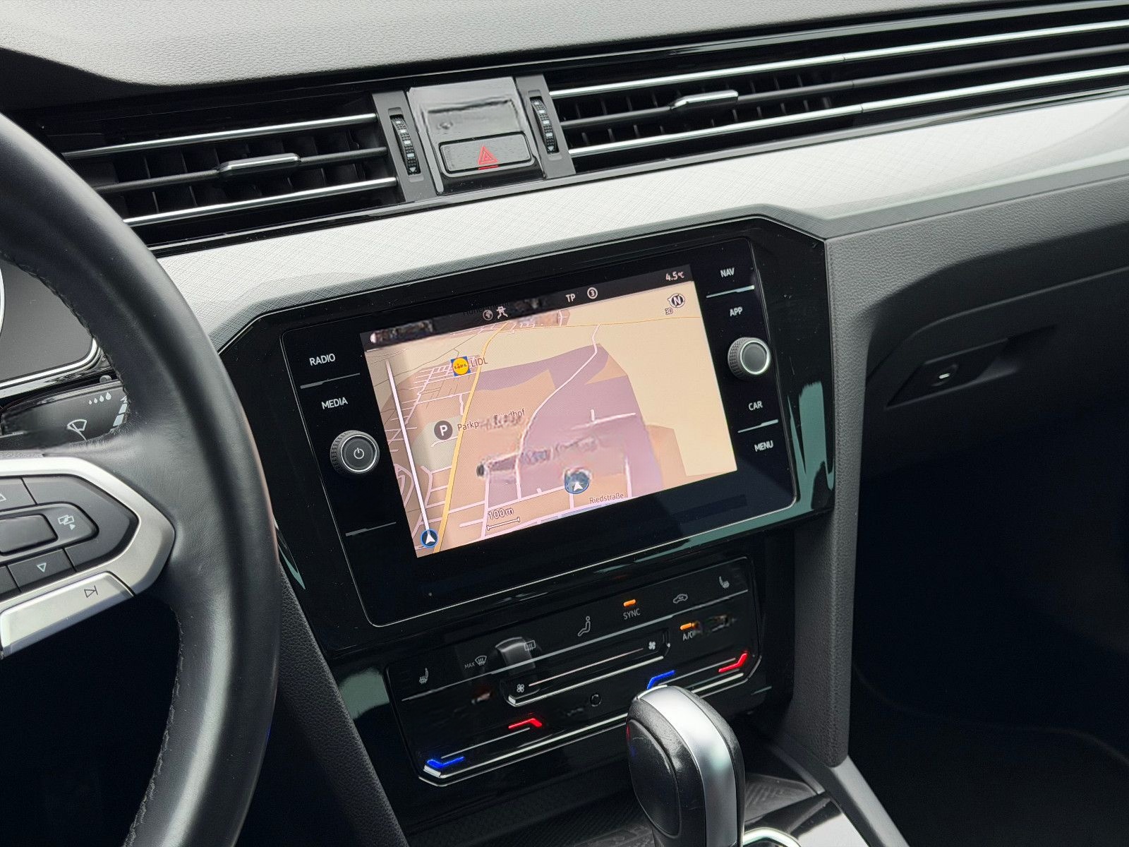 Volkswagen Passat 2.0 TDI DSG Variant Business/LED/AHK/1.H foto 14