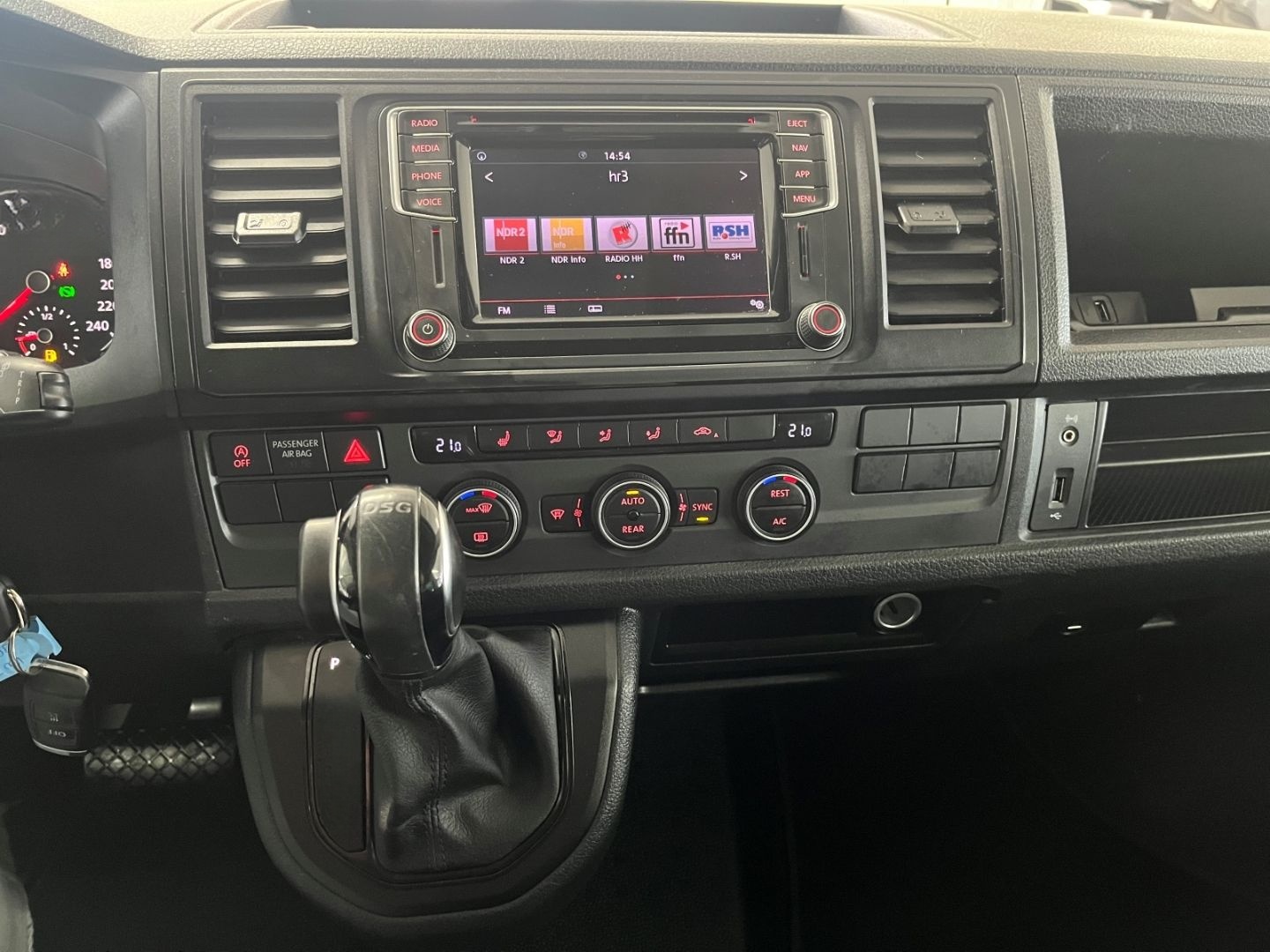 Volkswagen T6 Caravelle Bus lang Klimaautom AHK foto 13