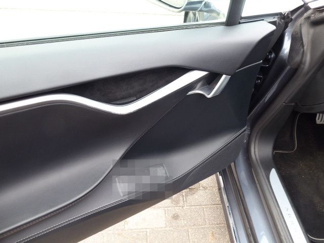Tesla Model S foto 11