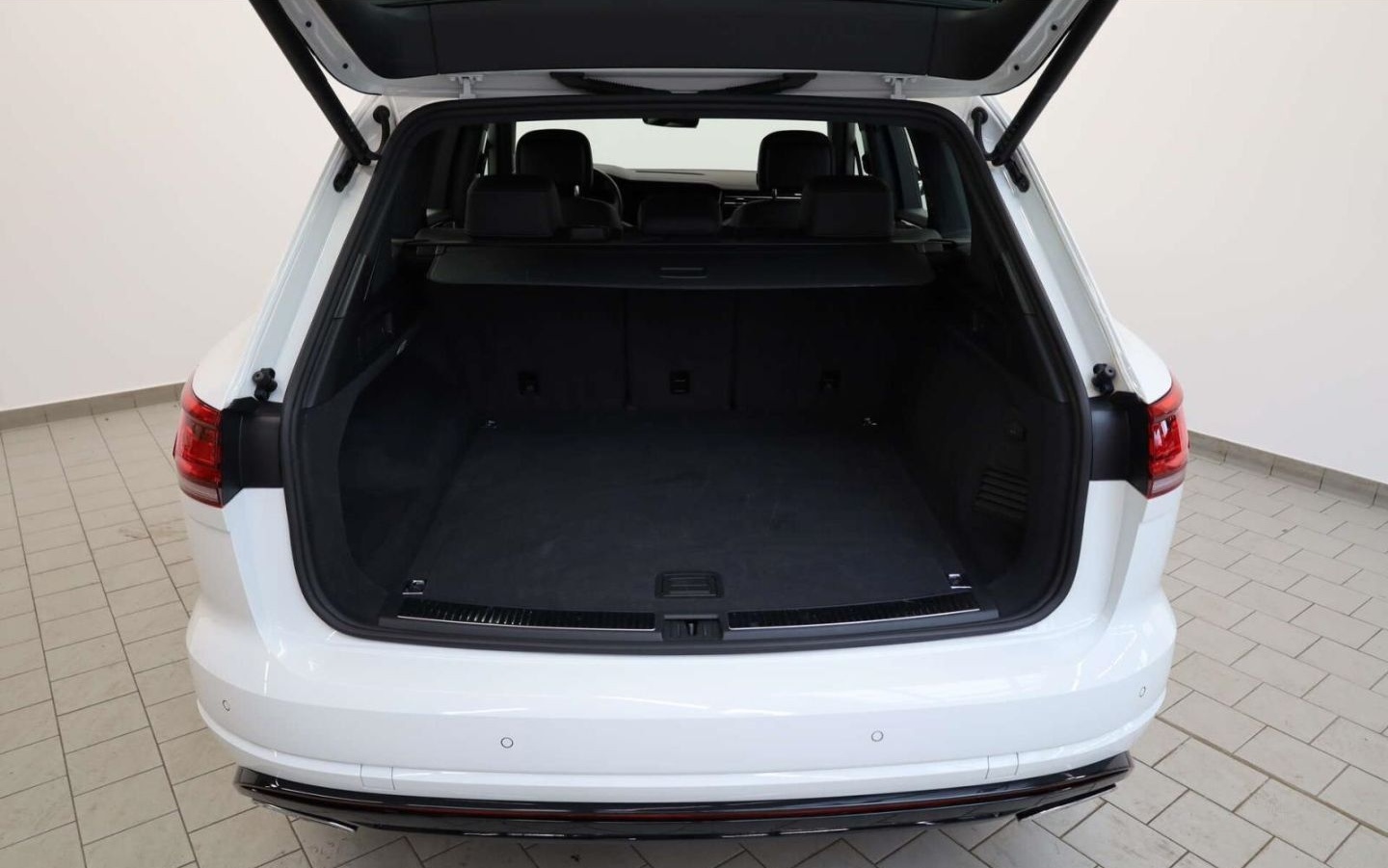 Volkswagen Touareg 3.0 TDI V6 4Motion R-Line DCP/NAV//LED foto 16