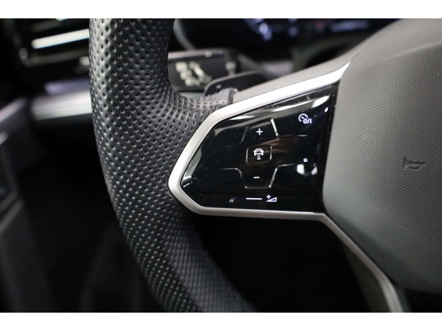 Volkswagen Touareg 3.0 TDI V6 4Motion R-Line DCP/NAV//LED foto 10