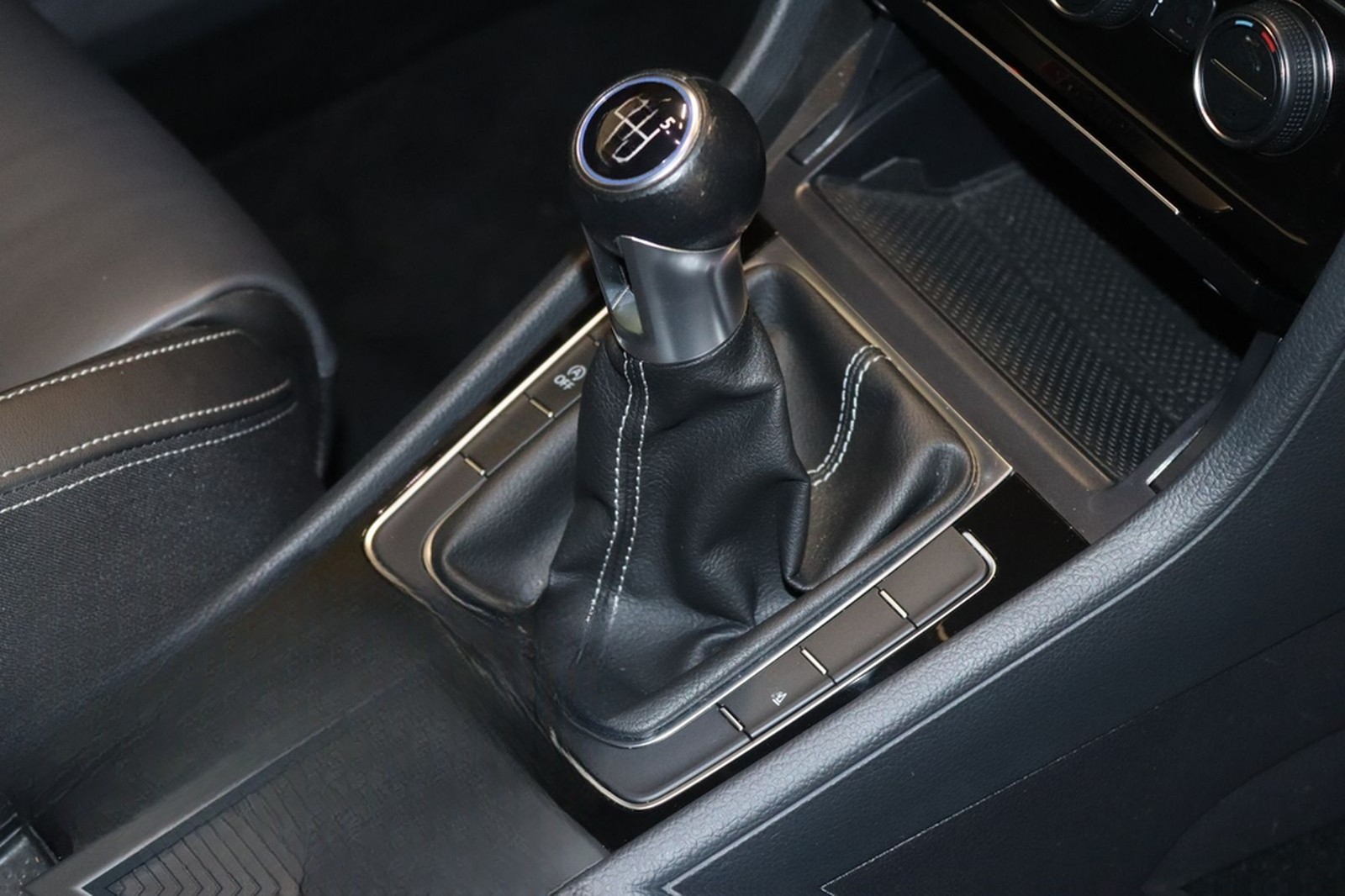 Volkswagen Golf R Limo 4Motion-NAV-LED-VIRTUAL-DYNAUDIO-ACC foto 19