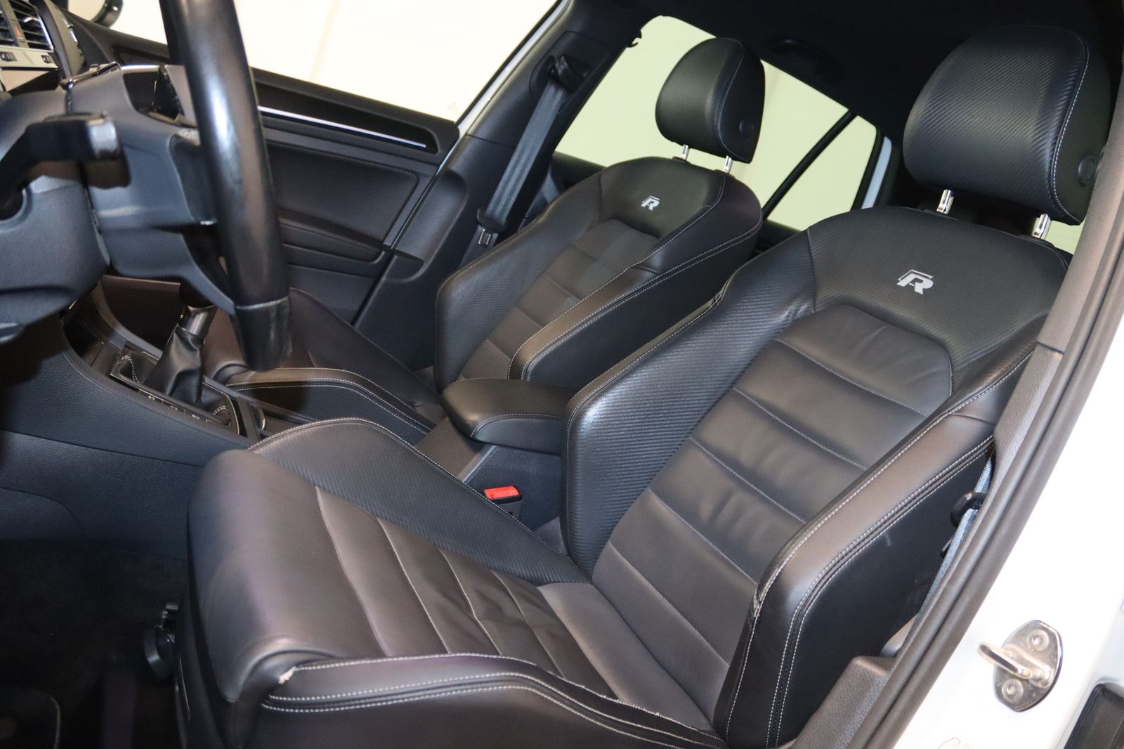 Volkswagen Golf R Limo 4Motion-NAV-LED-VIRTUAL-DYNAUDIO-ACC foto 8