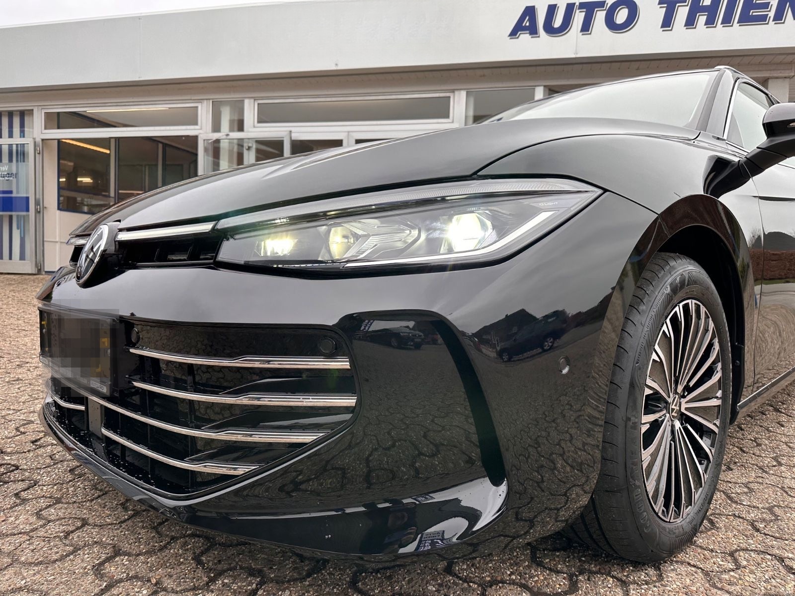 Volkswagen Passat Variant 2.0 TDI Elegance Matrix/AHK/Navi foto 2
