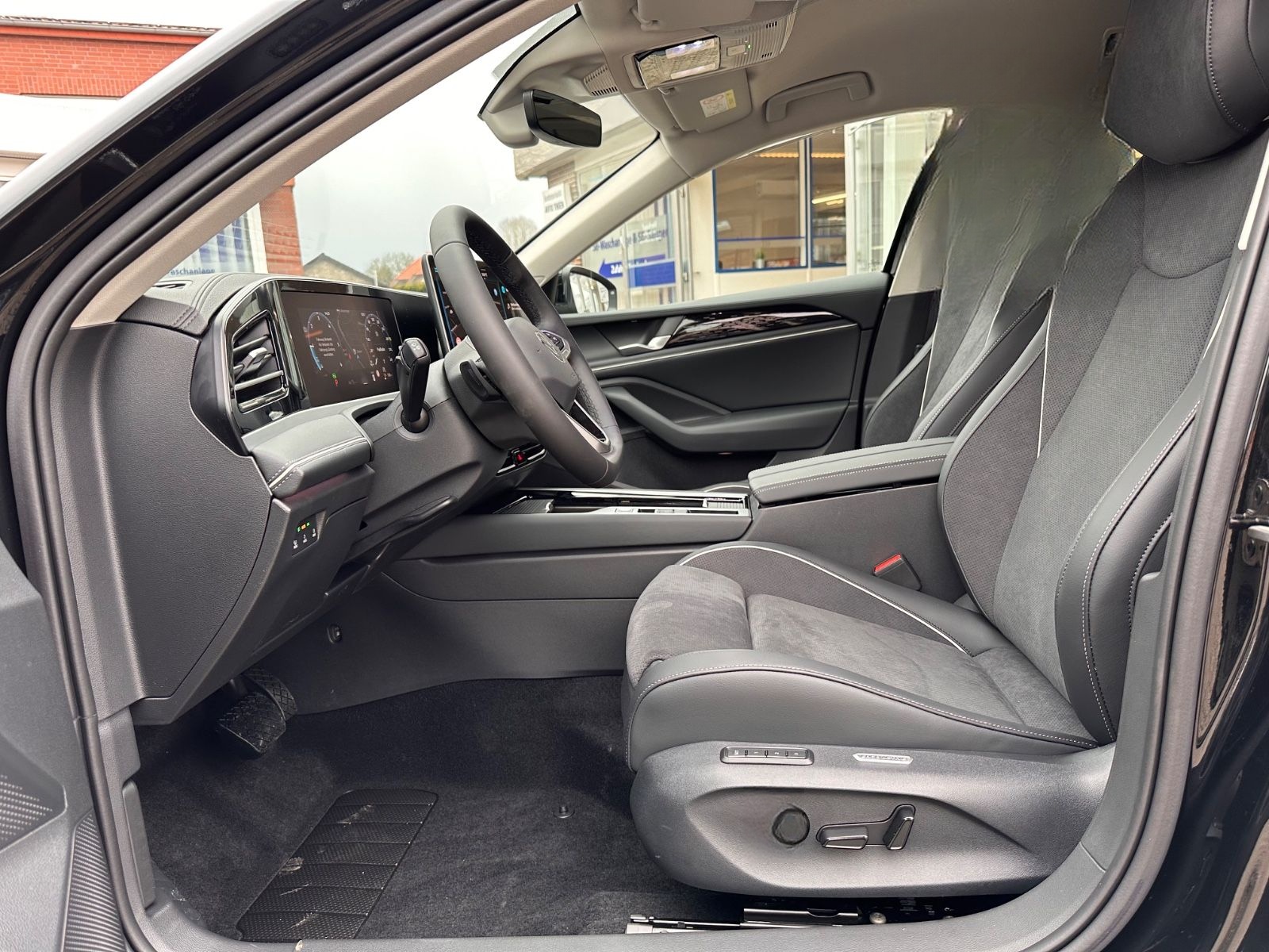 Volkswagen Passat Variant 2.0 TDI Elegance Matrix/AHK/Navi foto 11