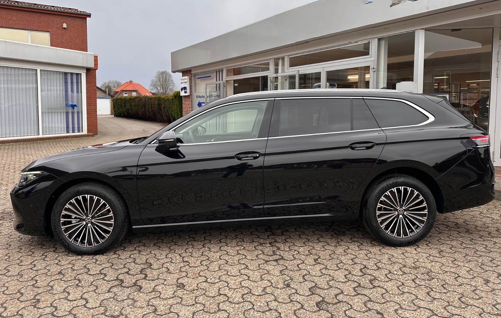 Volkswagen Passat Variant 2.0 TDI Elegance Matrix/AHK/Navi foto 4