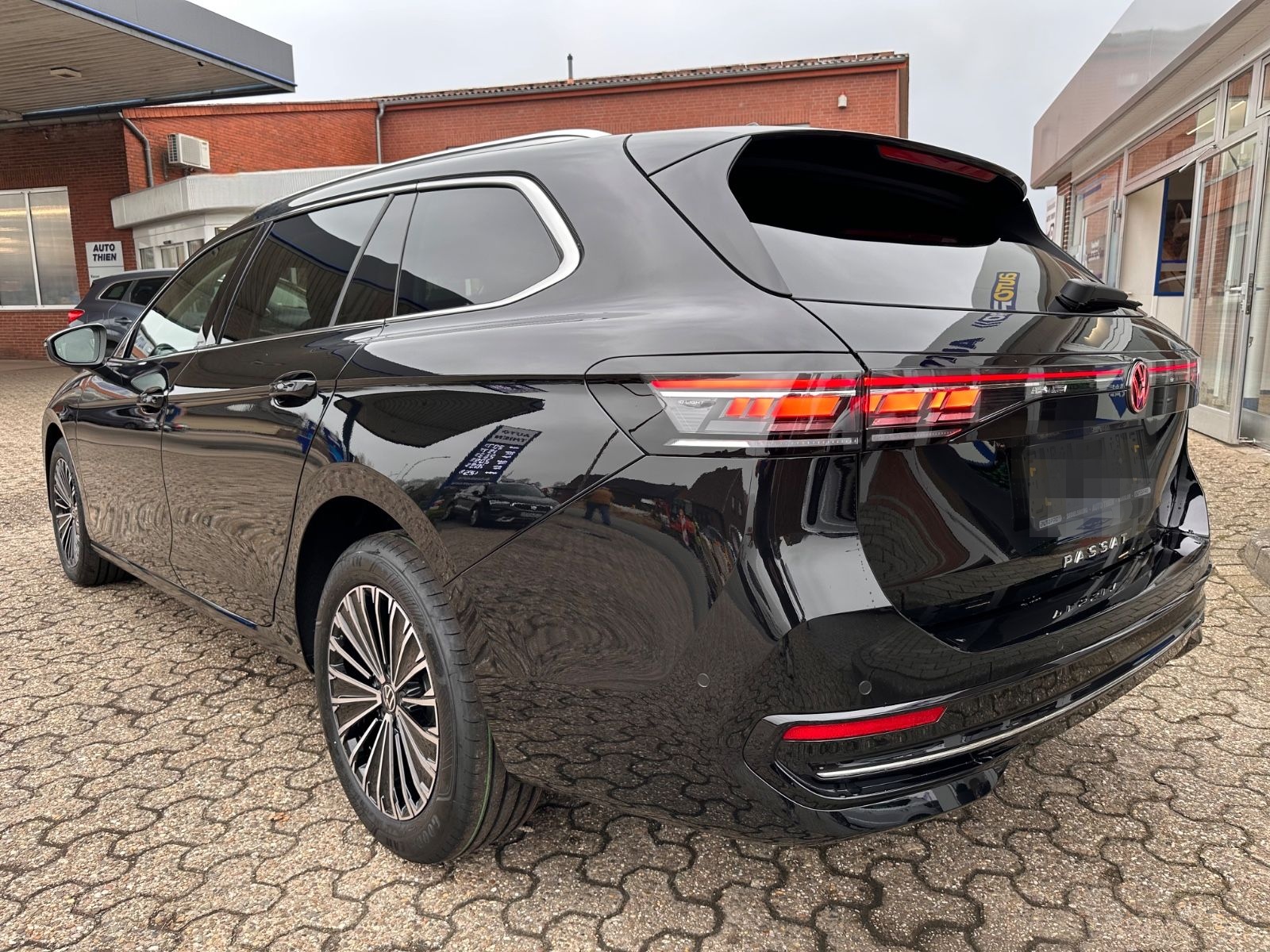 Volkswagen Passat Variant 2.0 TDI Elegance Matrix/AHK/Navi foto 5
