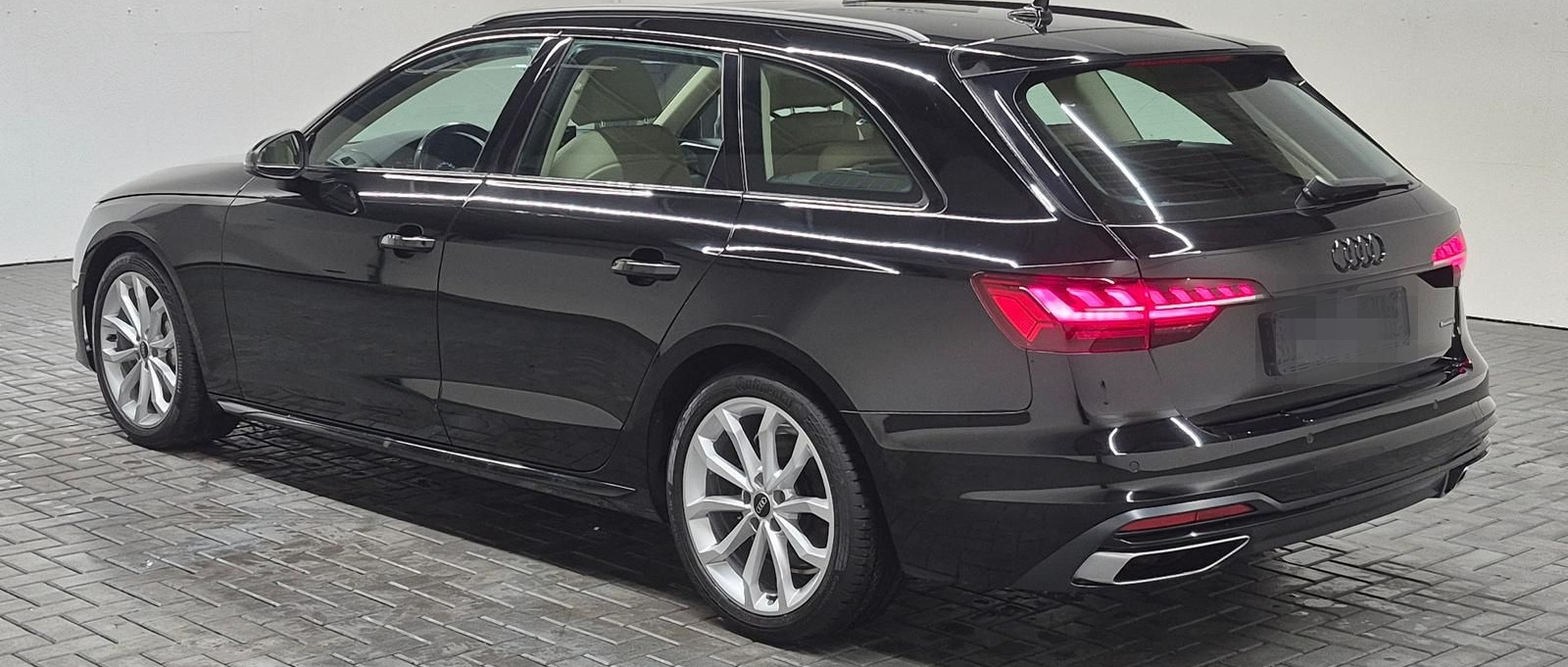 Audi A4 quattro LED/Navi/Pano/AHK/Stdhzg/SHZ/Kam/18LM foto 3