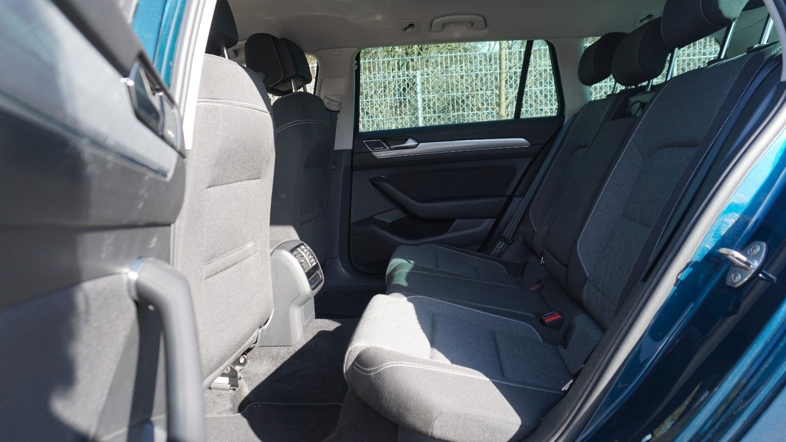 Volkswagen Passat Variant Business ACC/TWA/360°/H&k/Massage foto 13
