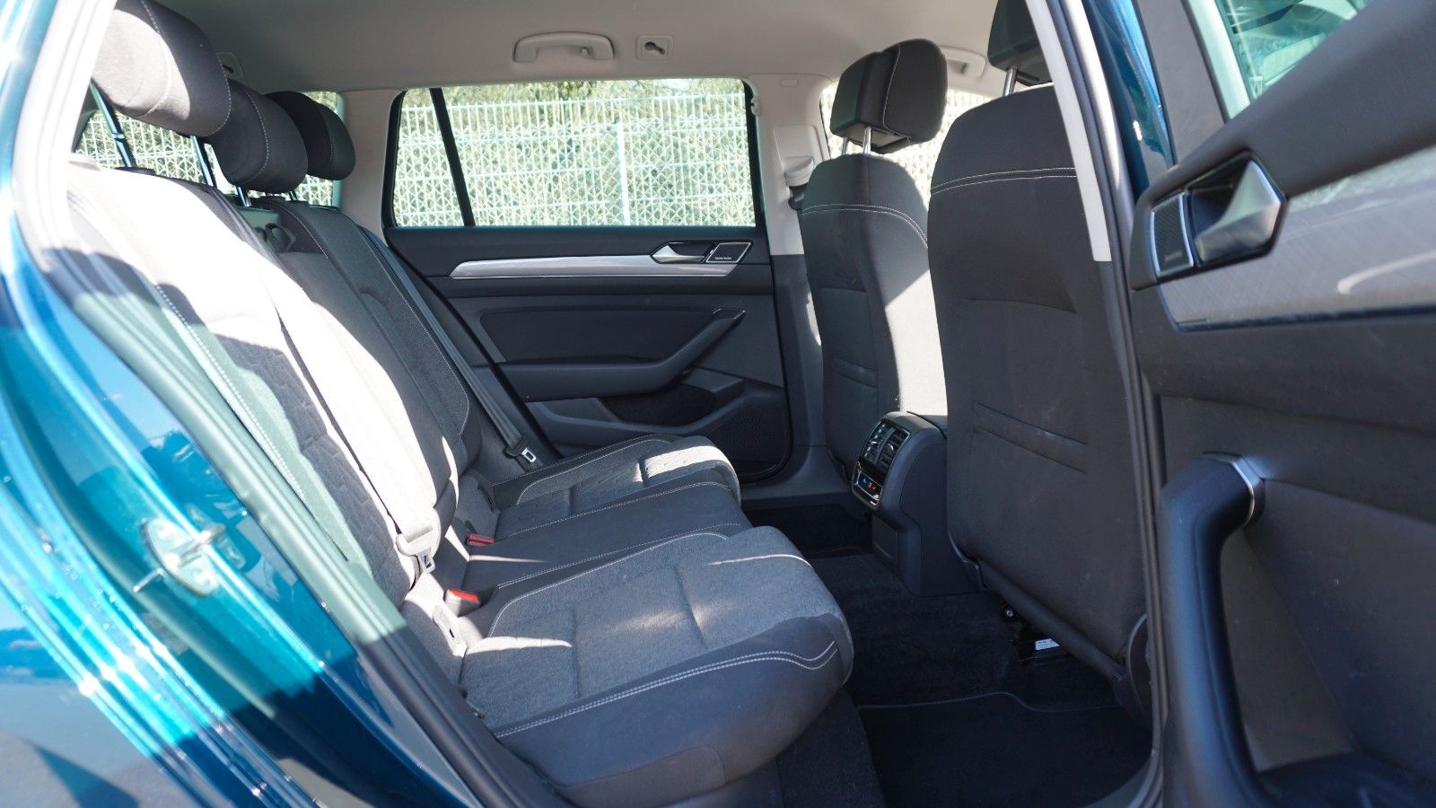 Volkswagen Passat Variant Business ACC/TWA/360°/H&k/Massage foto 15