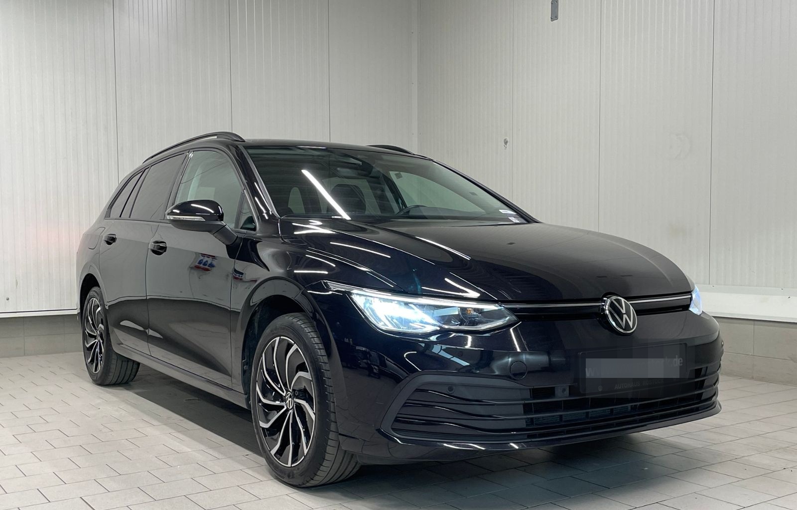 Volkswagen Golf VIII Variant Life 1.0 eTSI DSG RFK NAVI TRA foto 2