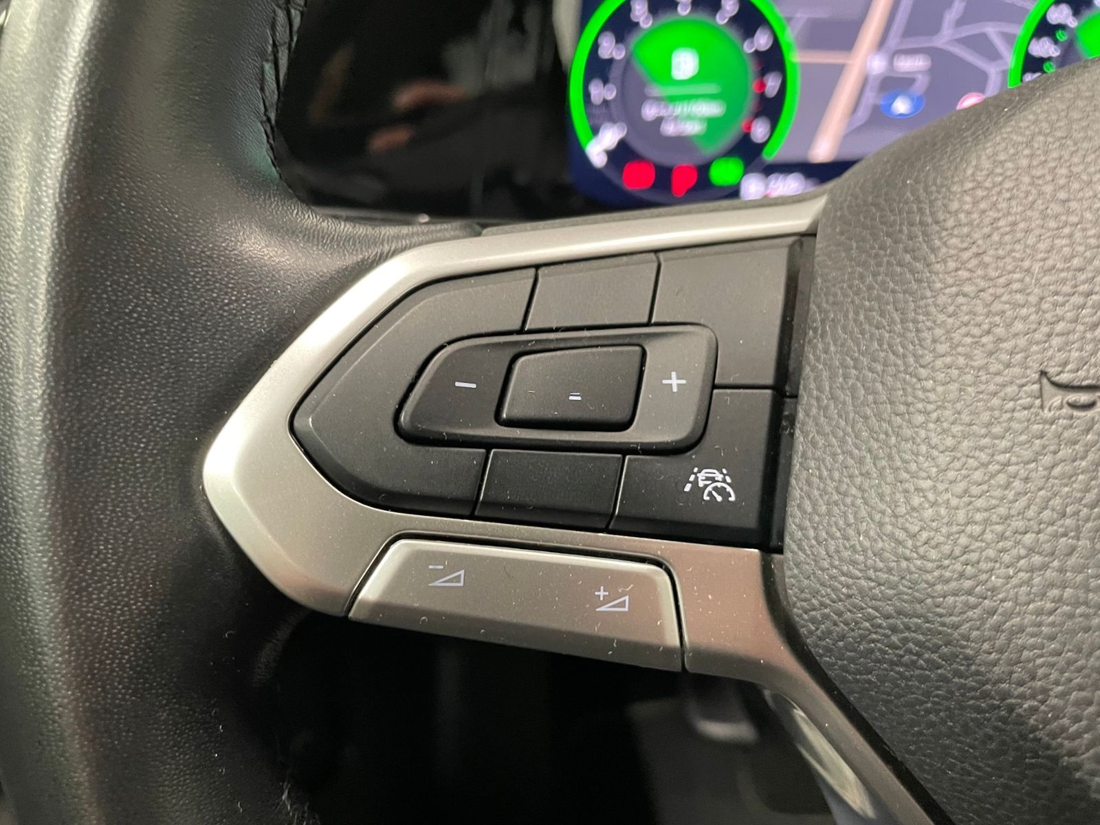 Volkswagen Golf VIII Variant Life 1.0 eTSI DSG RFK NAVI TRA foto 15